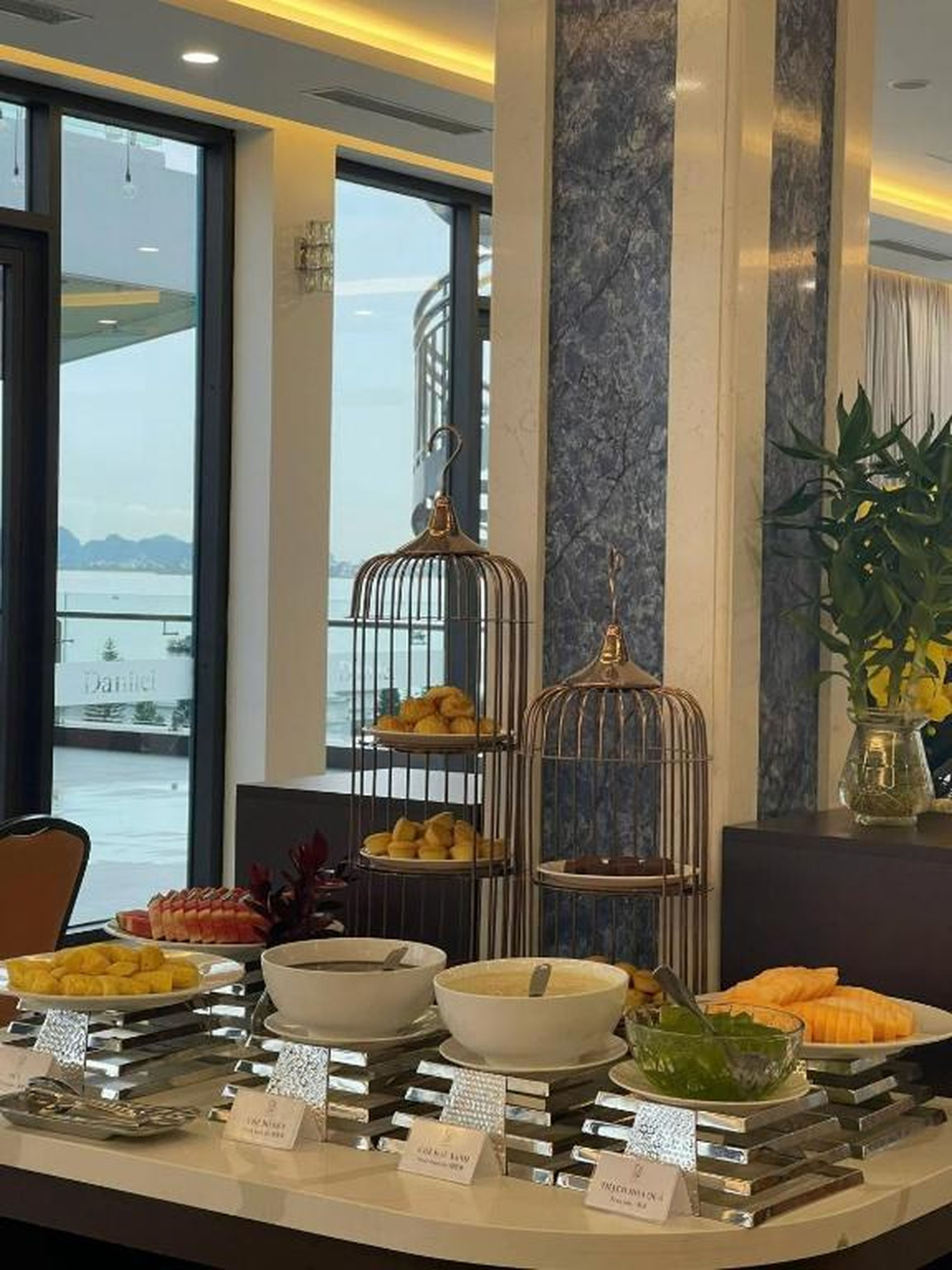 Kim Sentral Hotel - Travel Agency - Hình 1