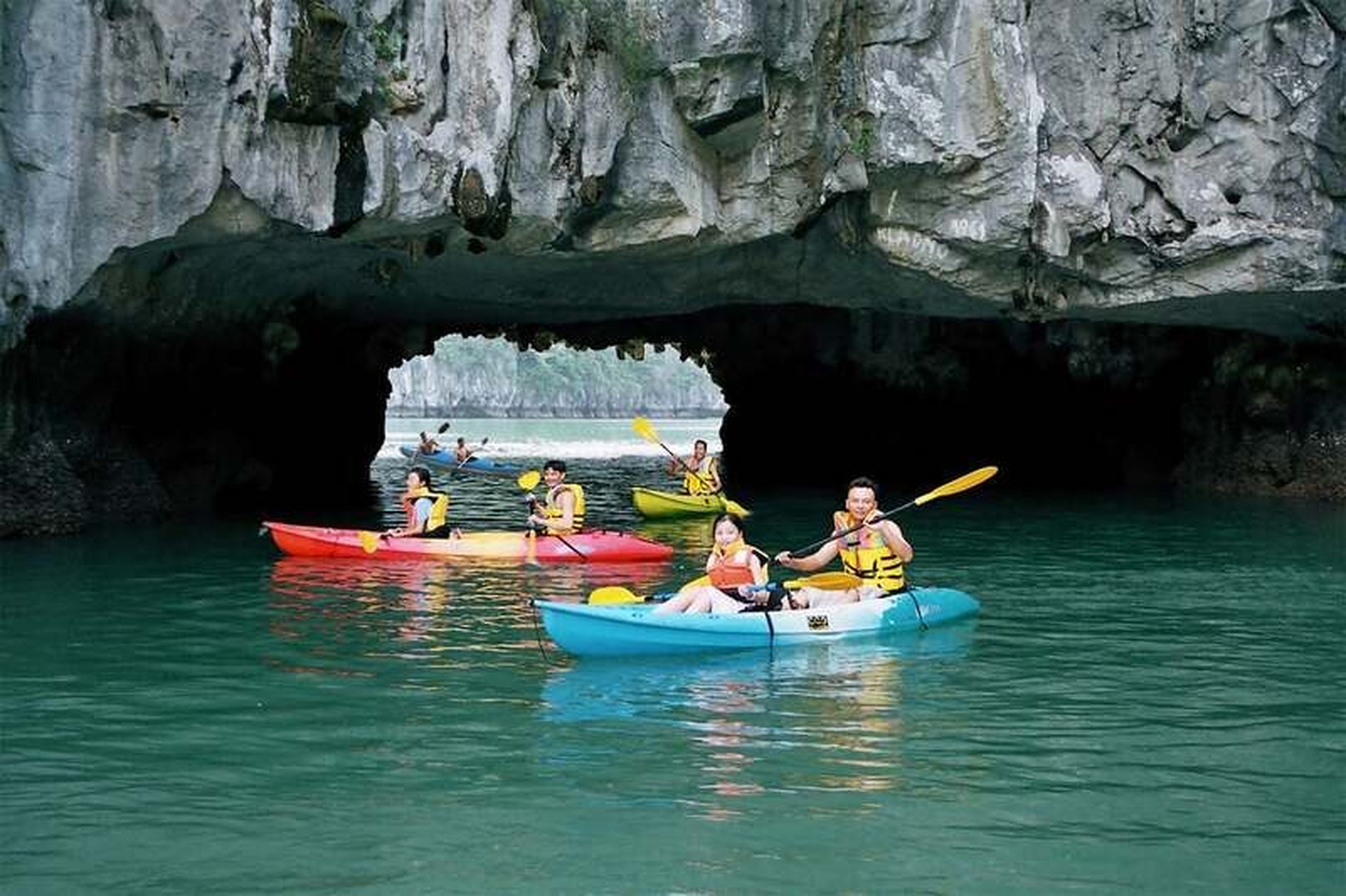 Hang Luồn Hạ Long – Chốn tiên cảnh nơi Vịnh Lan Hạ - Hình 10