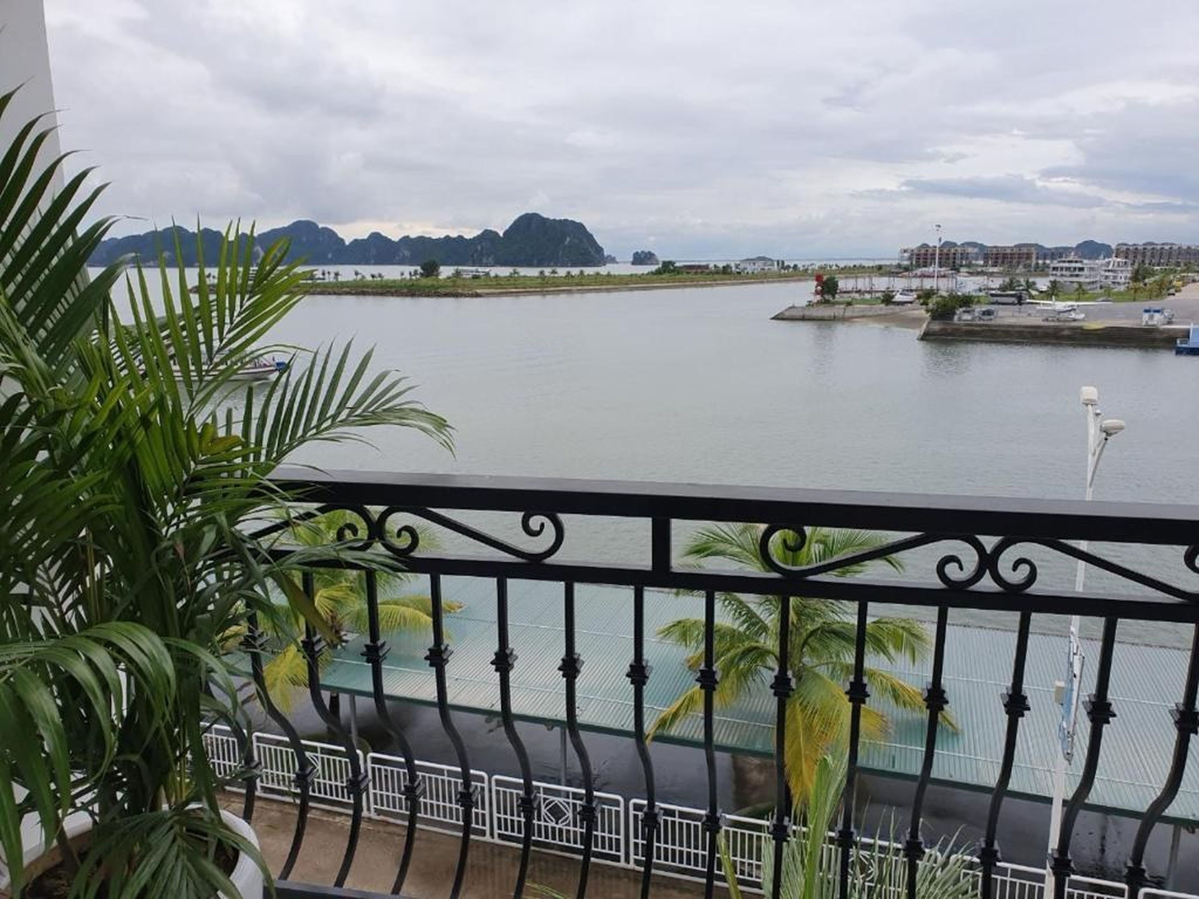 Ha Long Bay TC Hotel - Hình 17