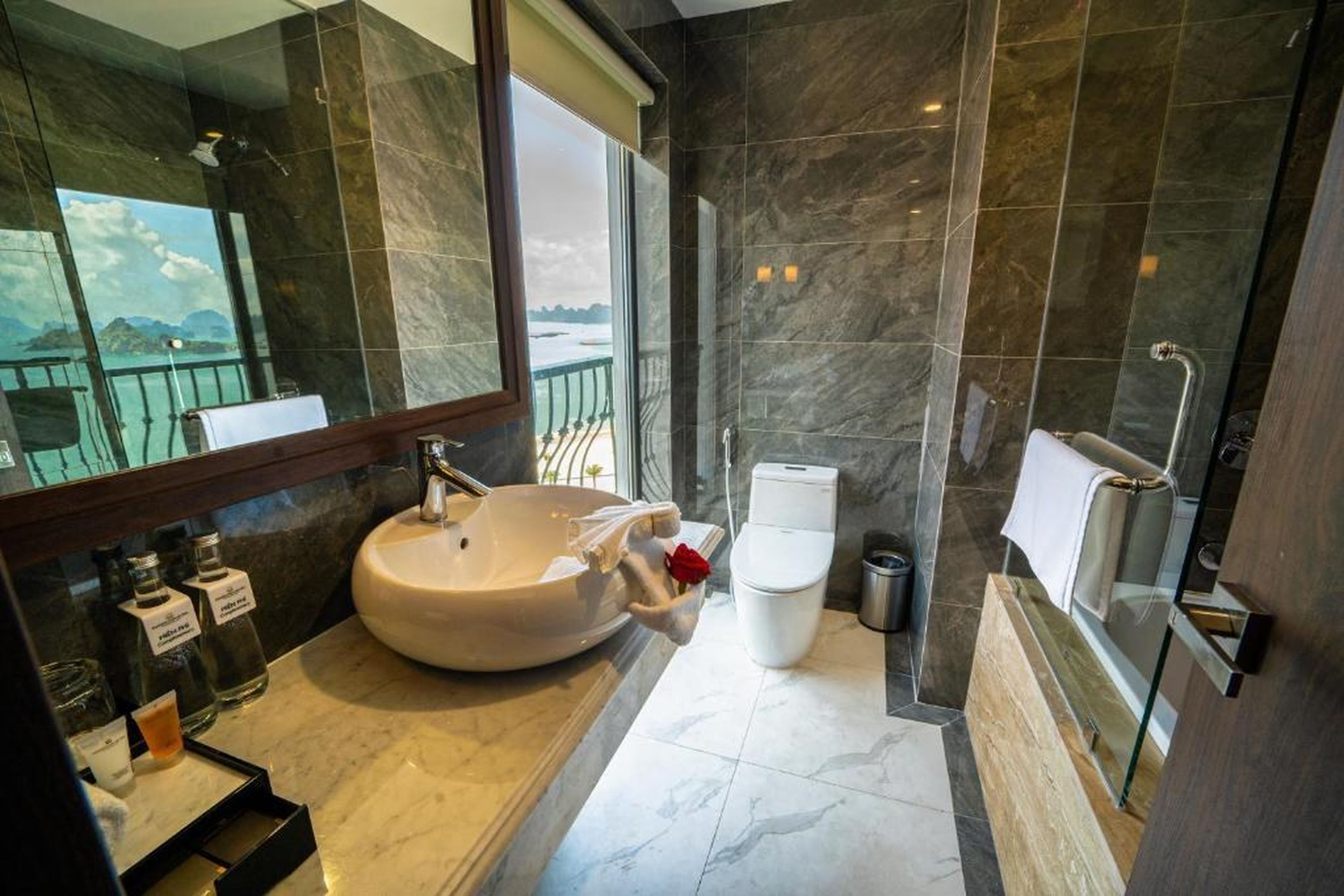 Paddington Hotel Halong Bayview - Hình 14