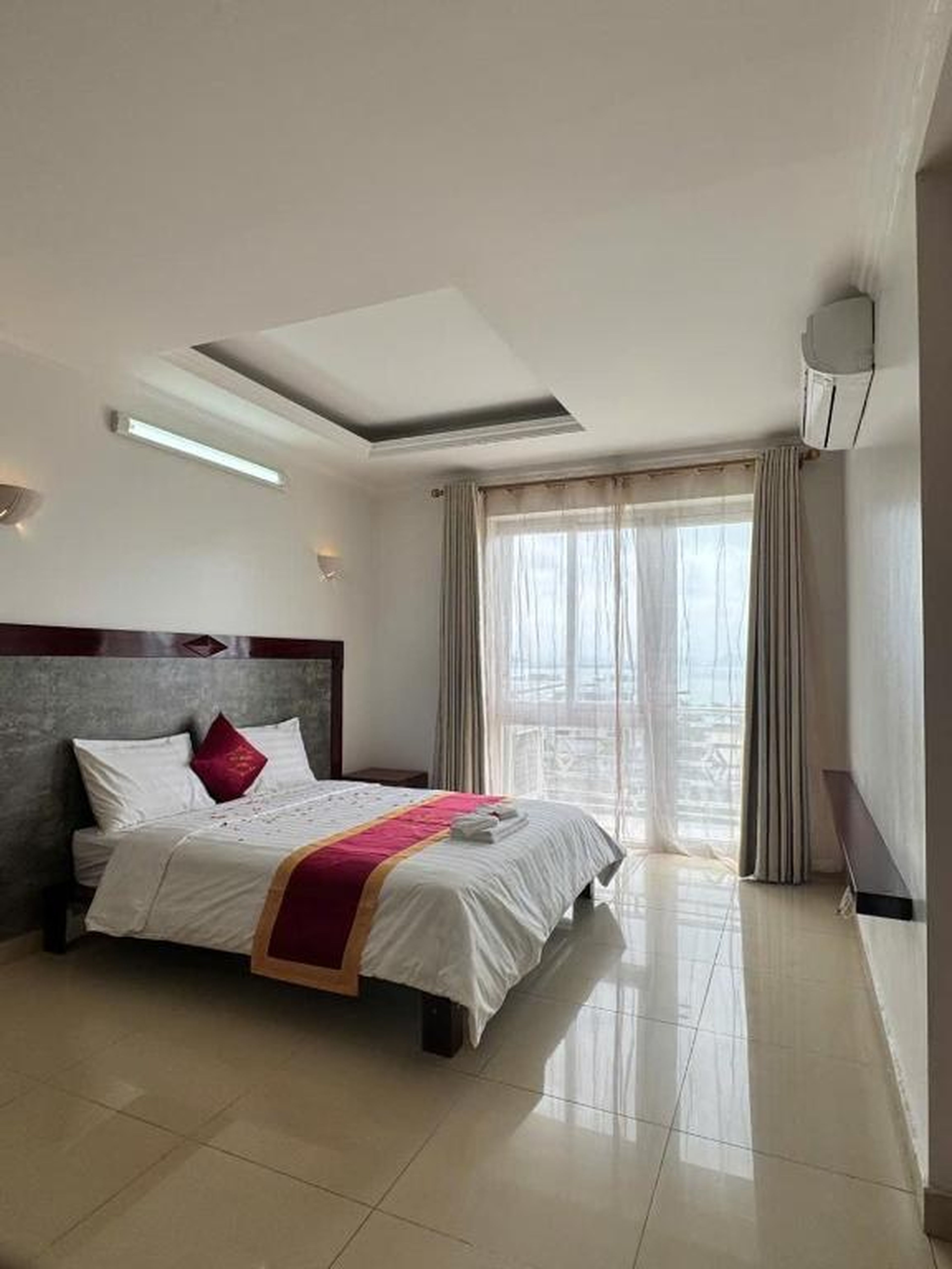 Htc regina hotel - Hình 31