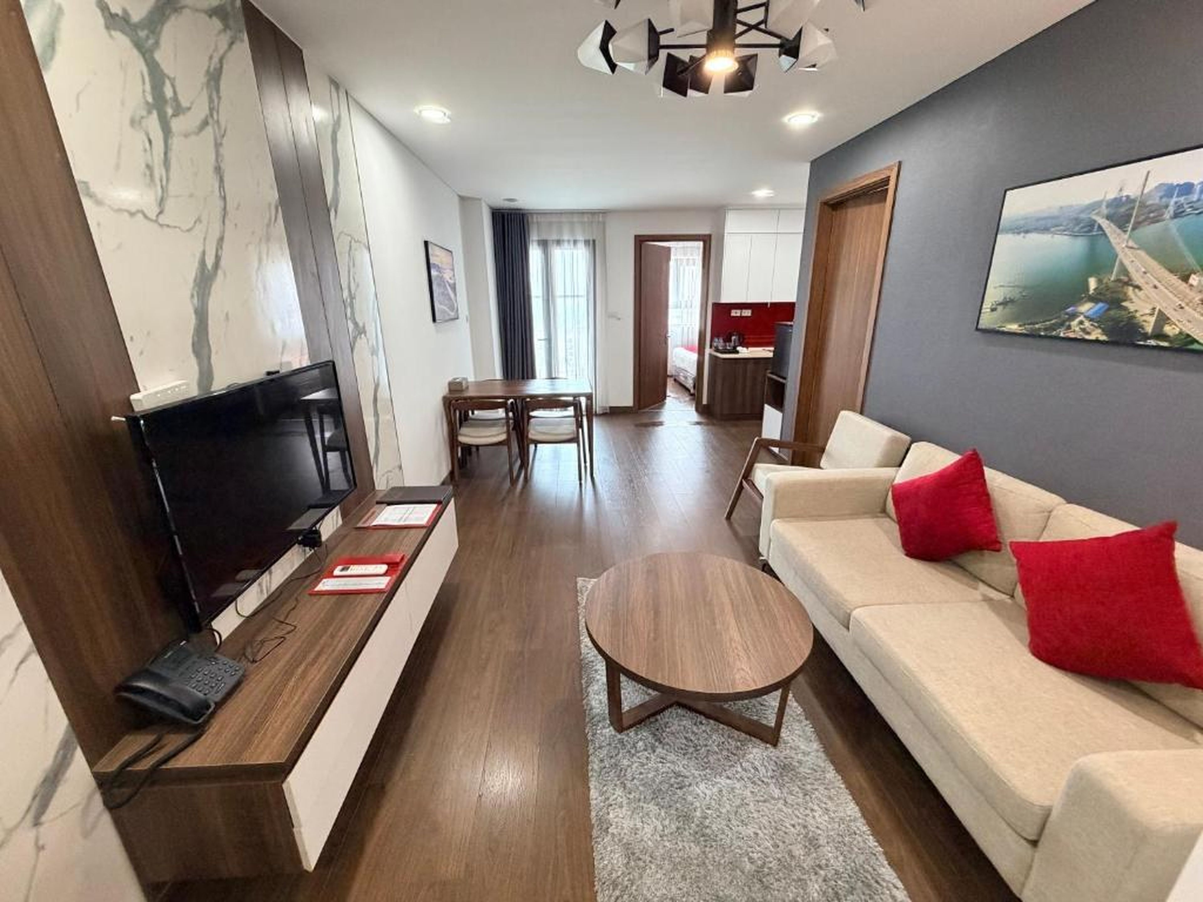 Ha Long 2BR Apartment - Spacious & Modern - Near Center - Hình 20