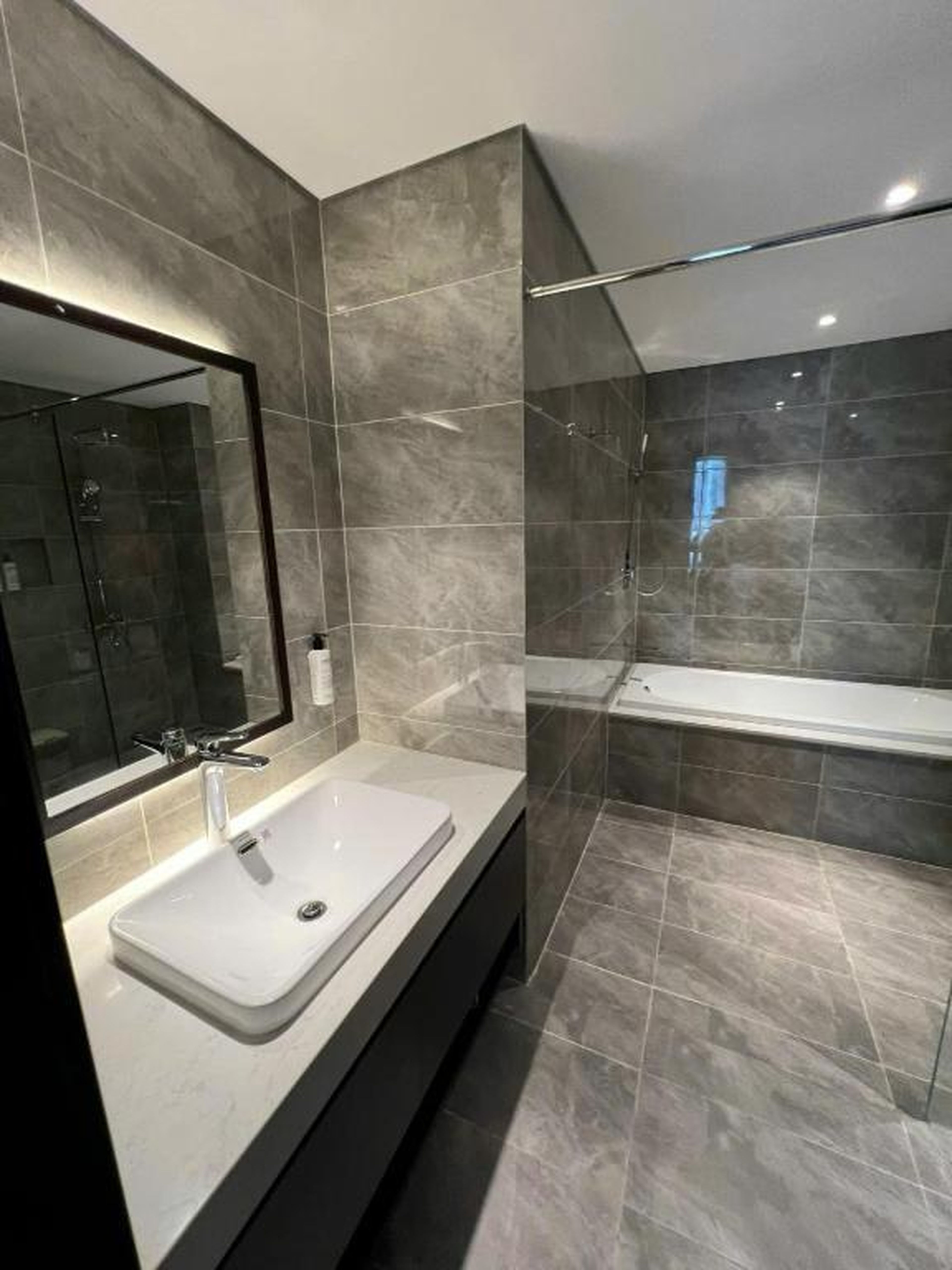 Sapphire Ha Long Luxury Apartment 1108 - Hình 10