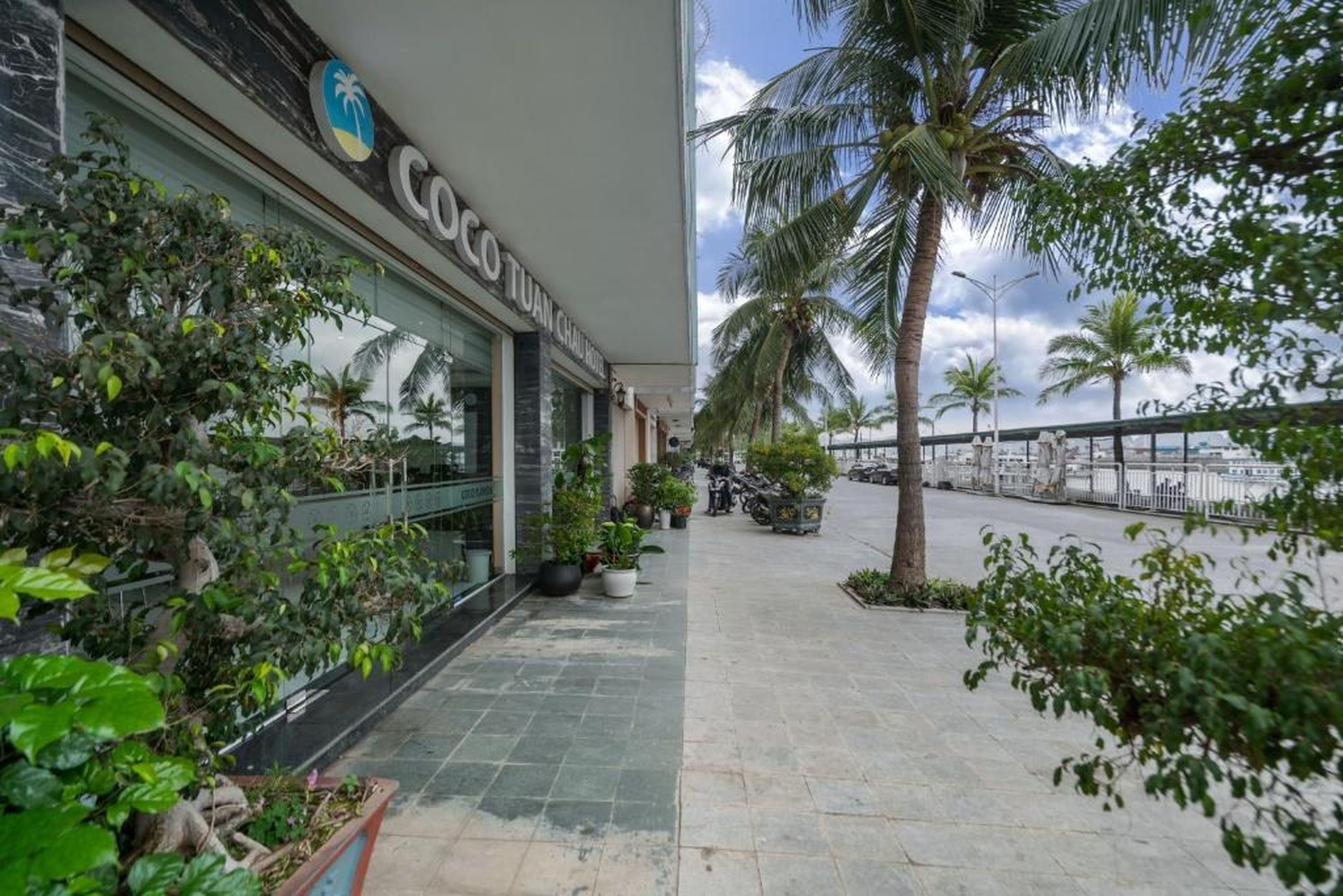 COCO Tuan Chau Hotel - Hình 30