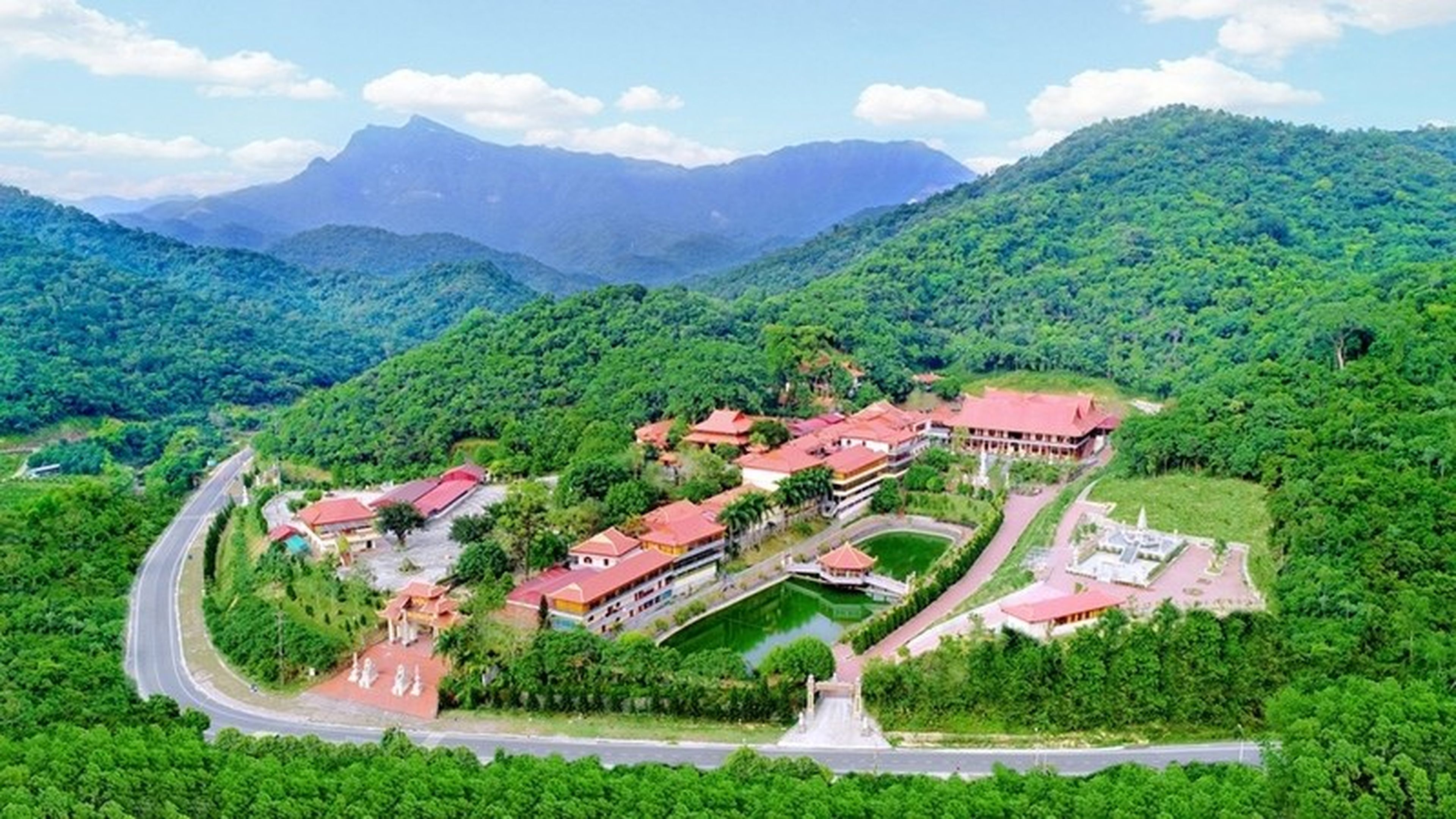 Núi Yên Tử, chốn thiêng ngự nơi Đông Bắc tổ quốc - Hình 4