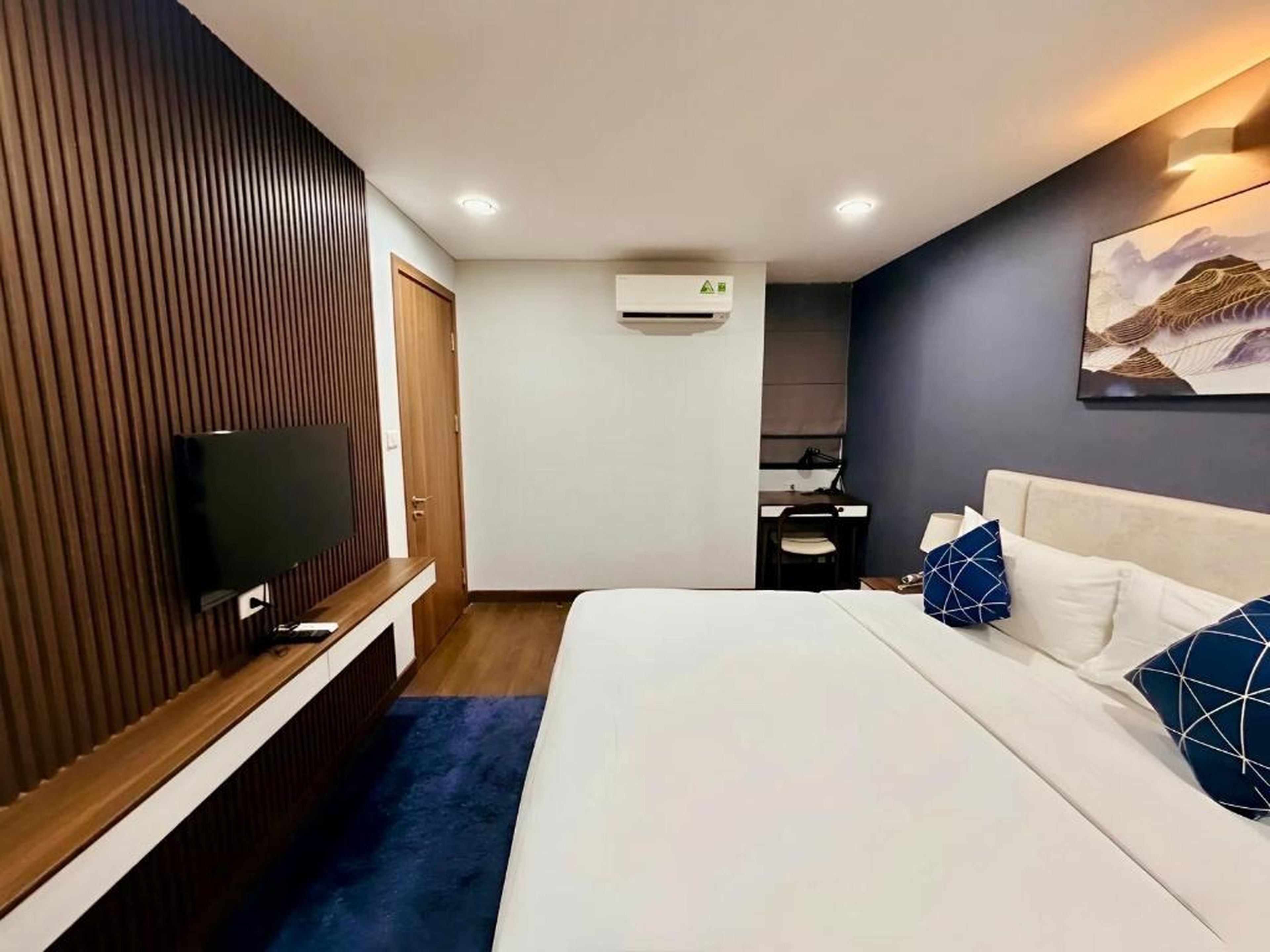 Spacious 2BR Apartment in Hon Gai Center, Ha Long - Hình 29