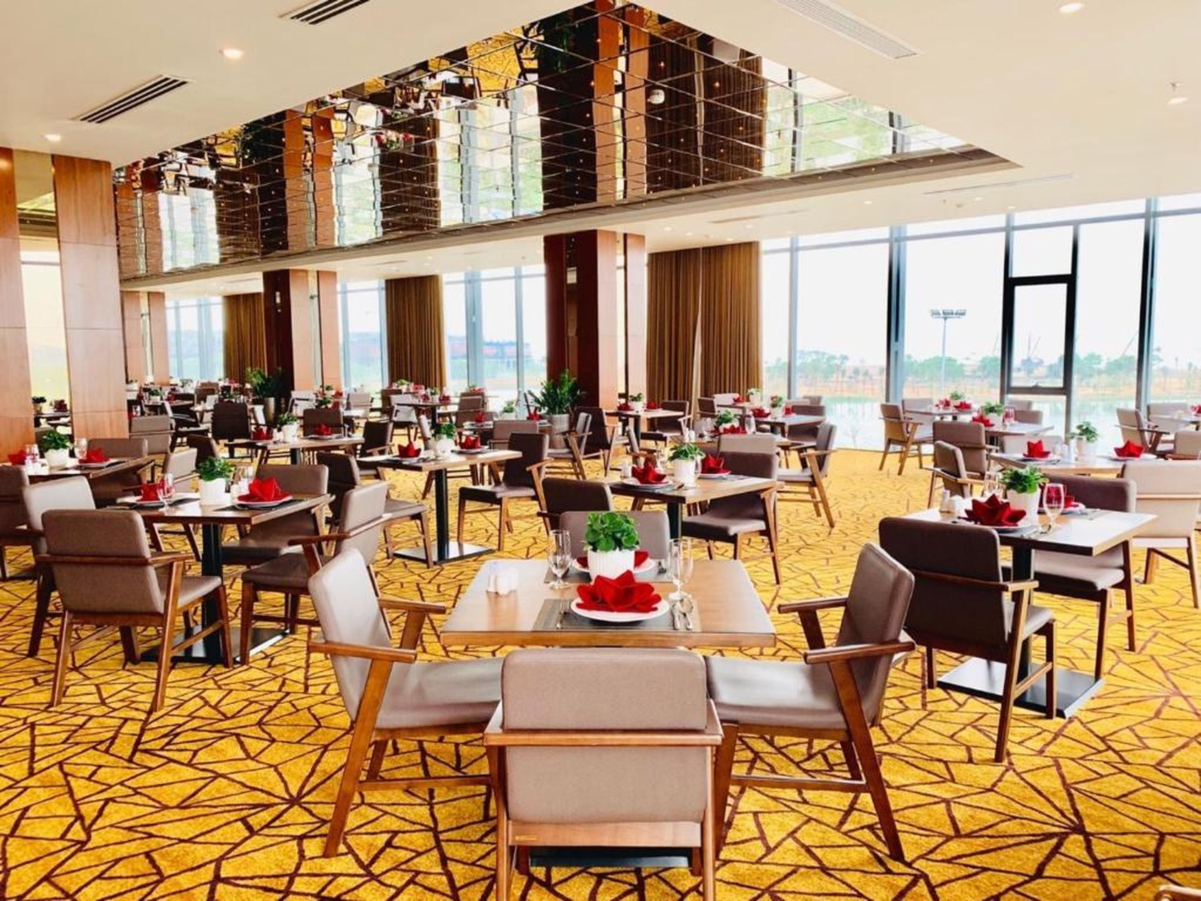 Central Luxury Hạ Long Hotel - Hình 8