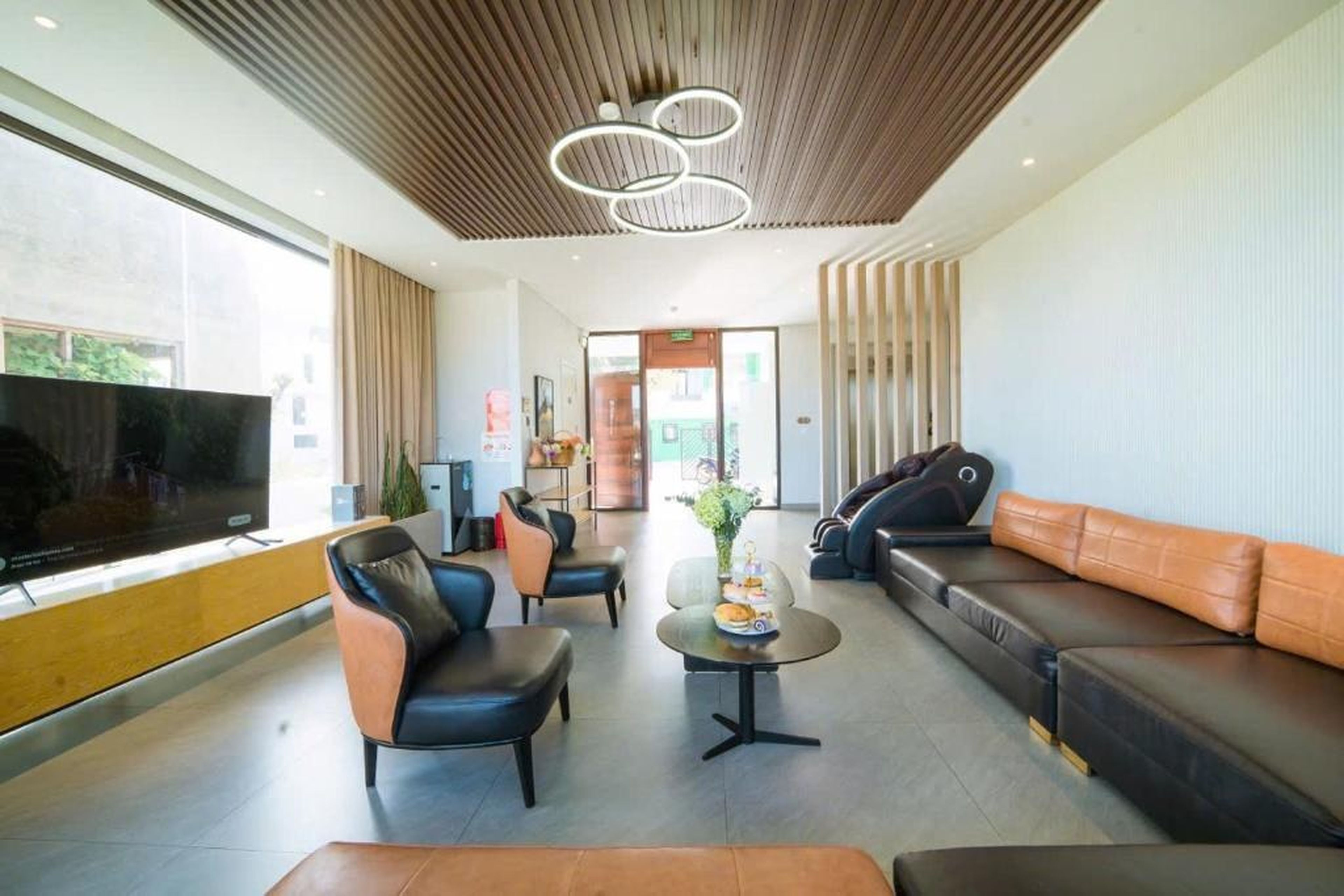 Villa 11 phòng ngủ, bể bơi riêng, phòng karaoke, Bãi Cháy, Hạ Long - Hình 9