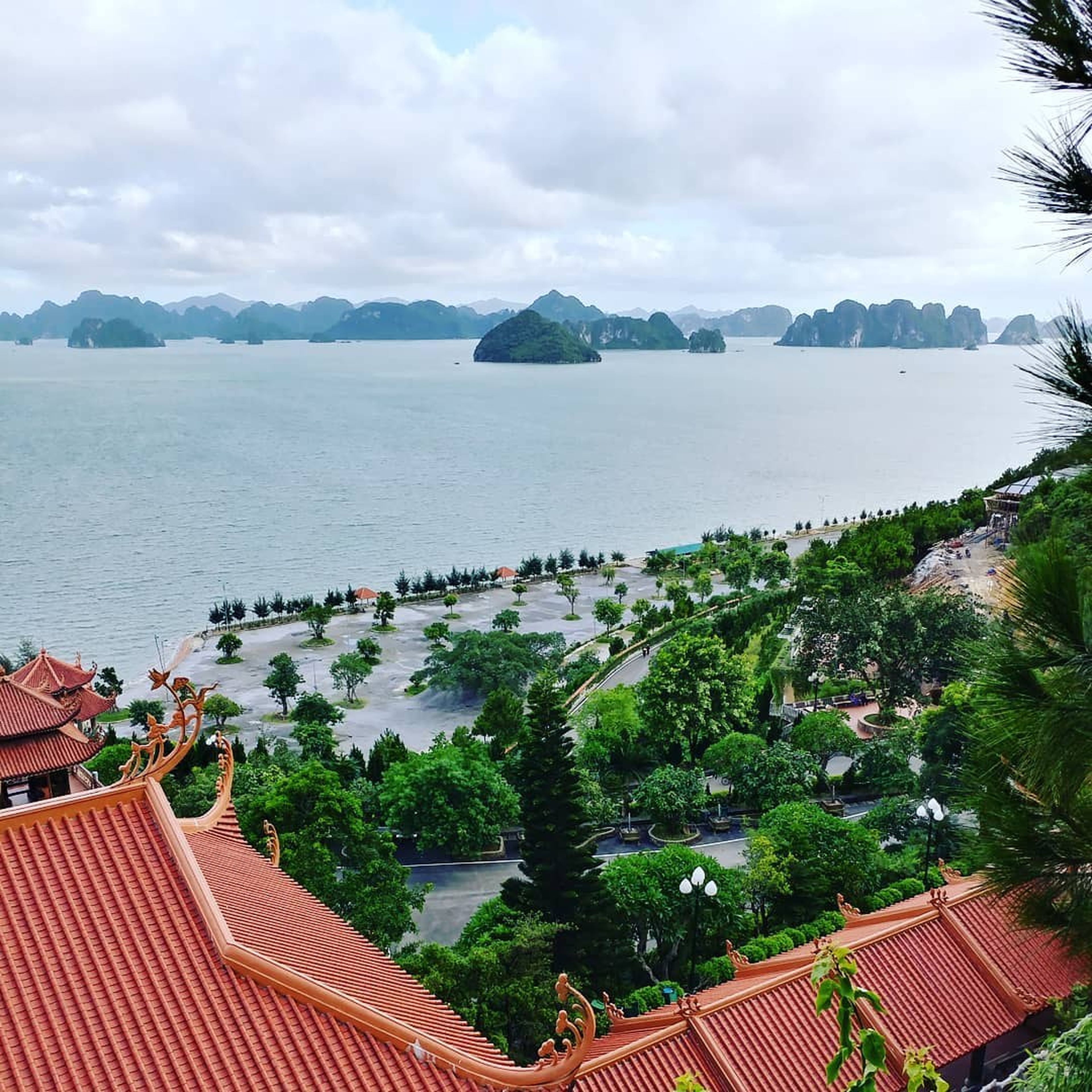 拜子龙湾畔的美丽盖保寺 - Hình 13