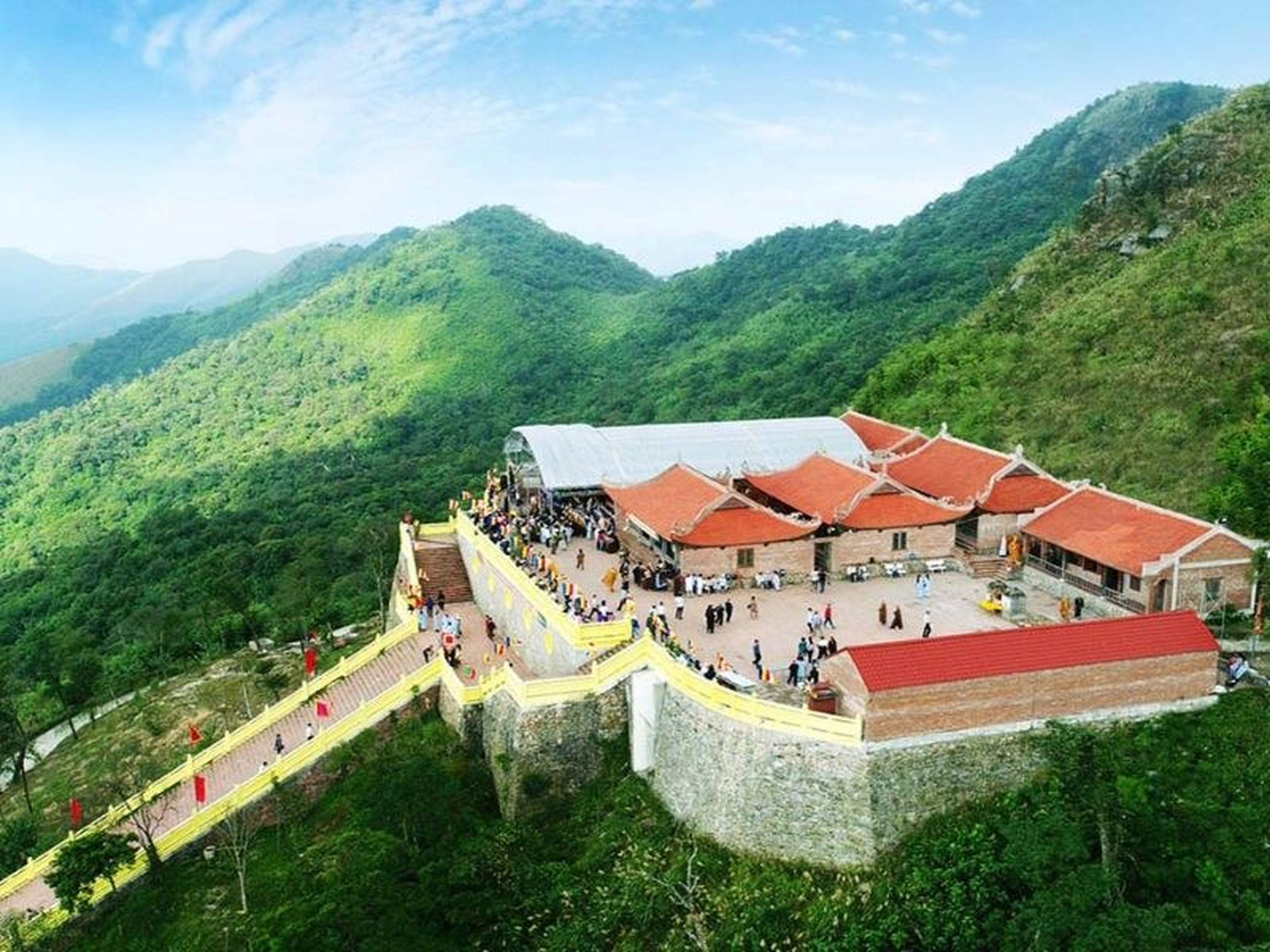 10 священных и красивых пагод в Куангнине, которые стоит посетить - Hình 8
