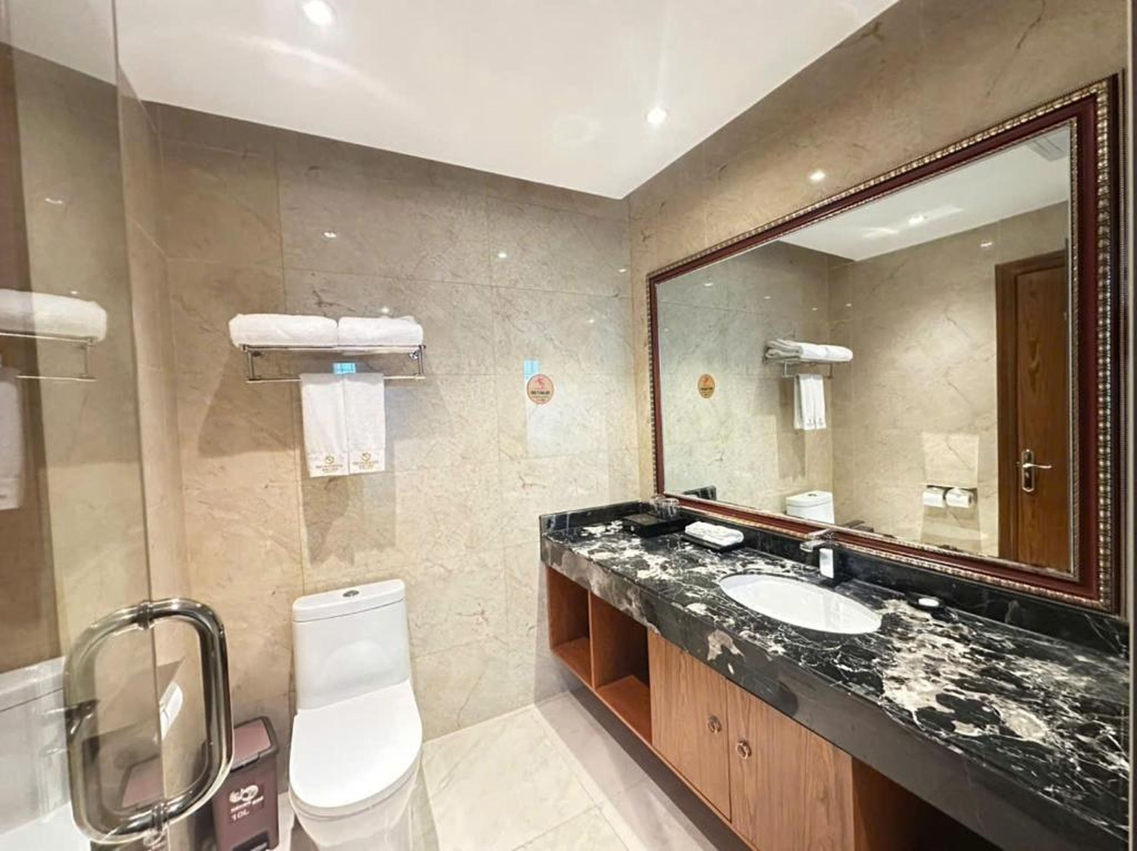 Hồng Vận Grand Hotel Móng cái - Hình 26