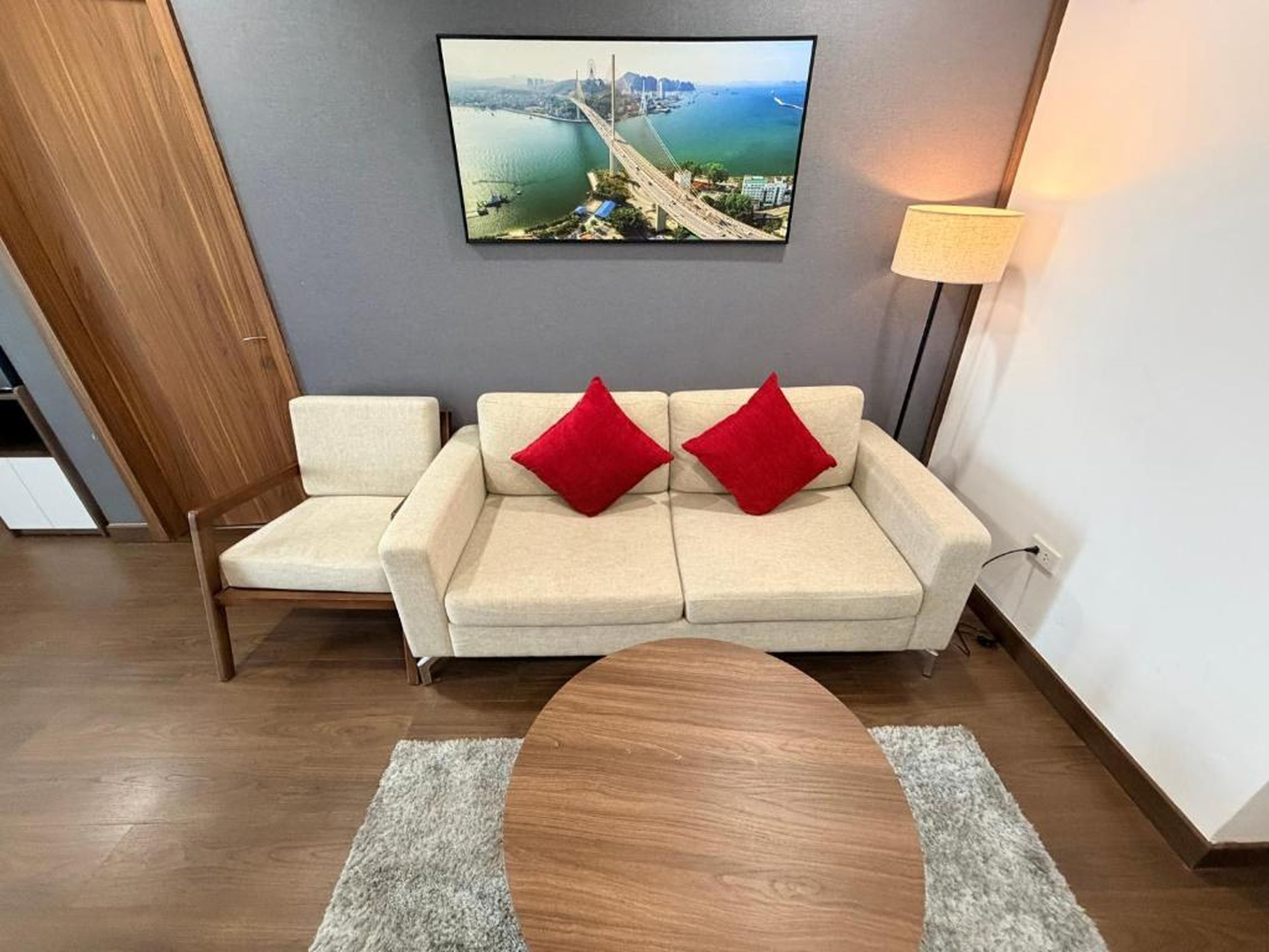 Ha Long 2BR Apartment - Spacious & Modern - Near Center - Hình 26
