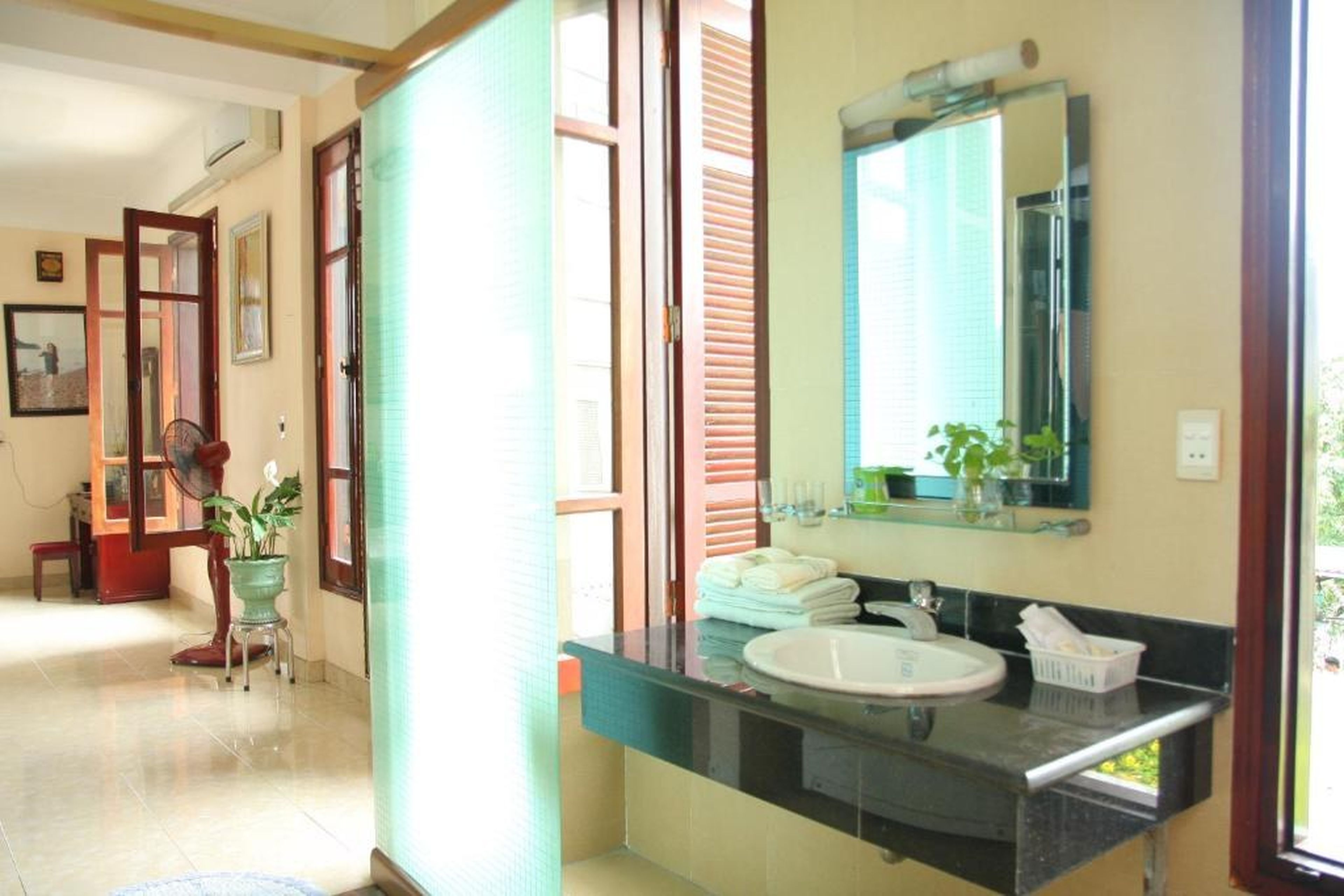Hạ Long Lily Homestay - Hình 4