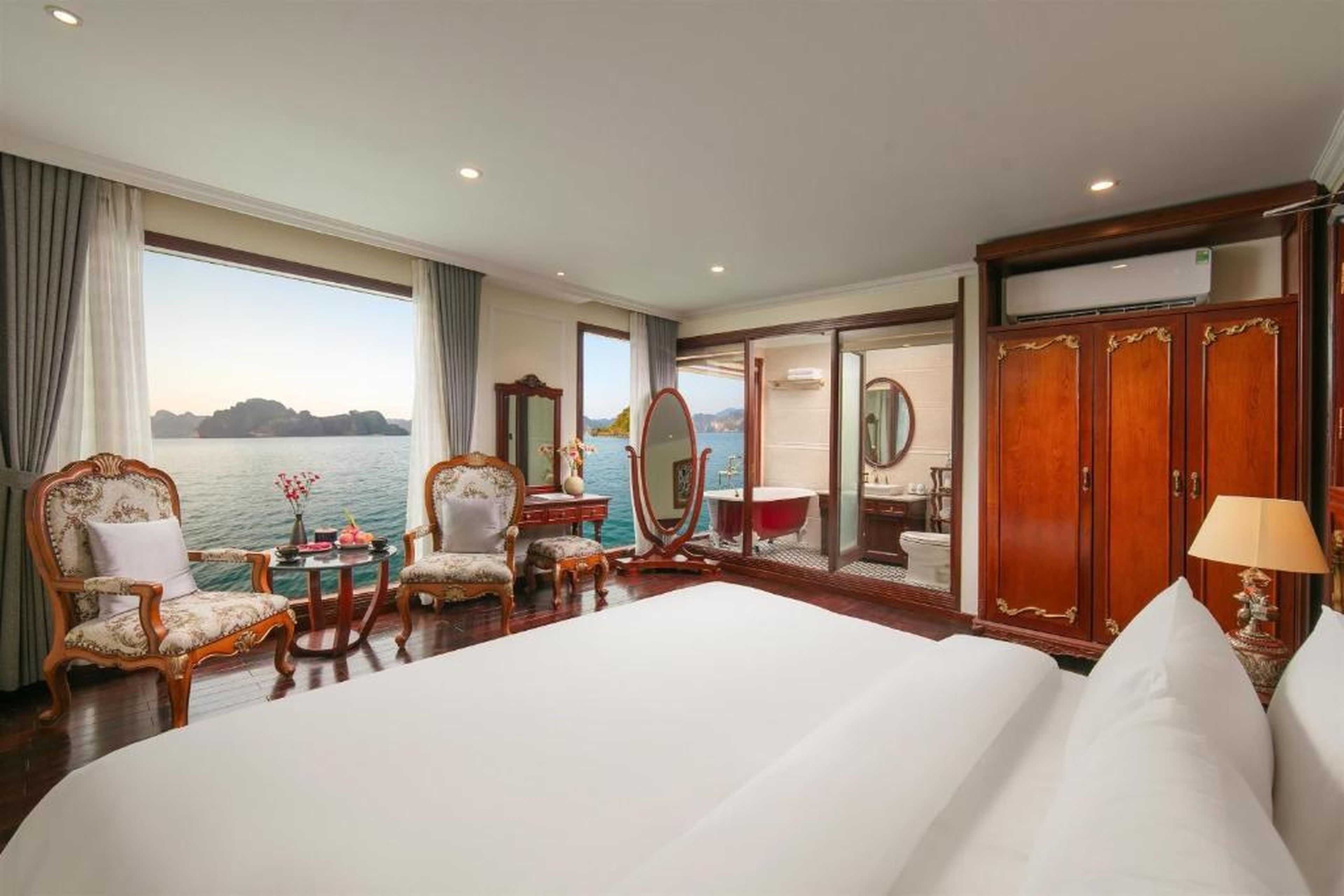 Emperor Cruises Legacy Ha Long - Hình 35