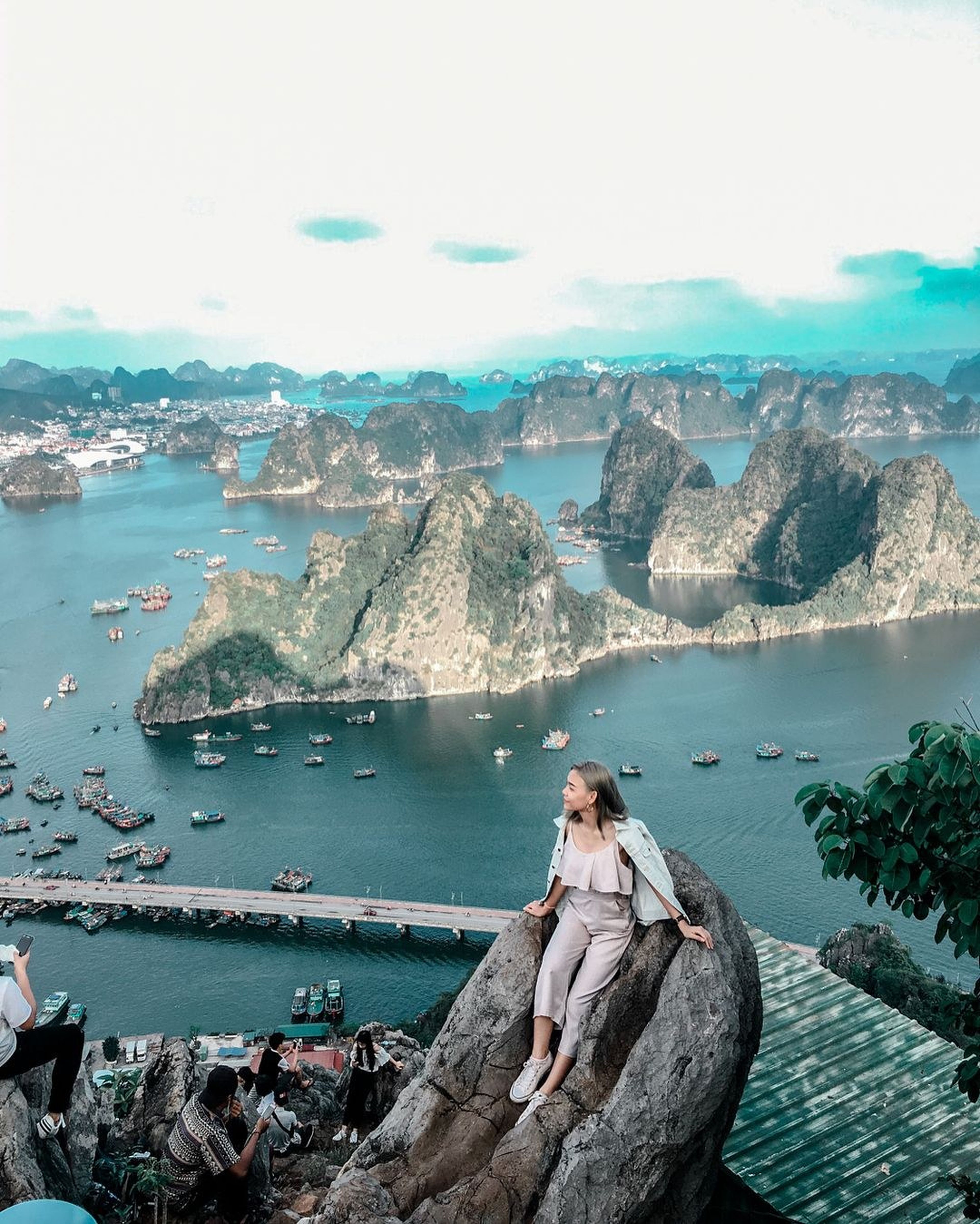Mình rời thành phố chật chội náo nức, đến Hòn Gai để tìm lại yên bình! - Hình 6