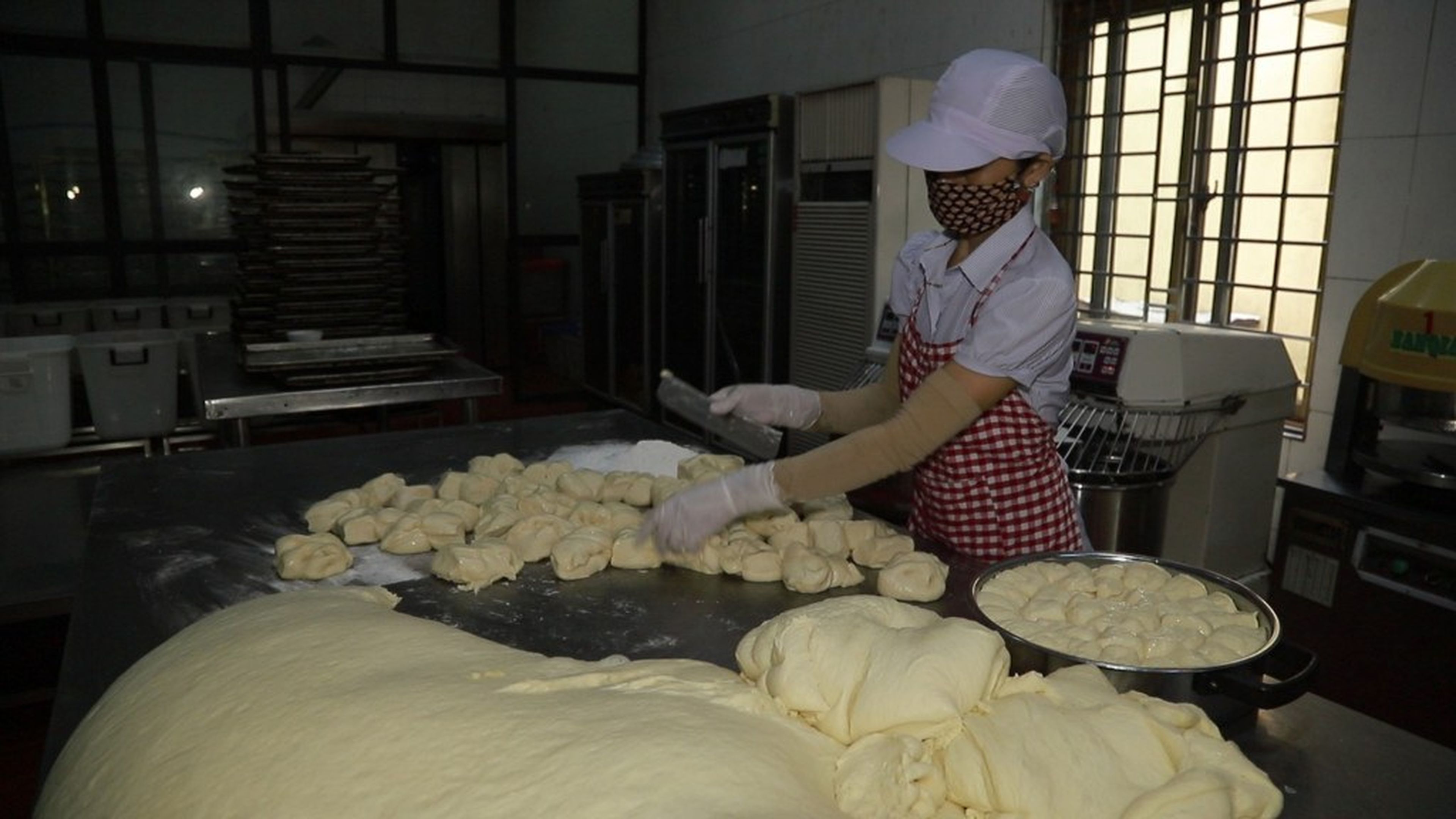 Quang Ninh Mining Bread – A Simple Mid-Shift Meal for Mine Workers - Hình 3