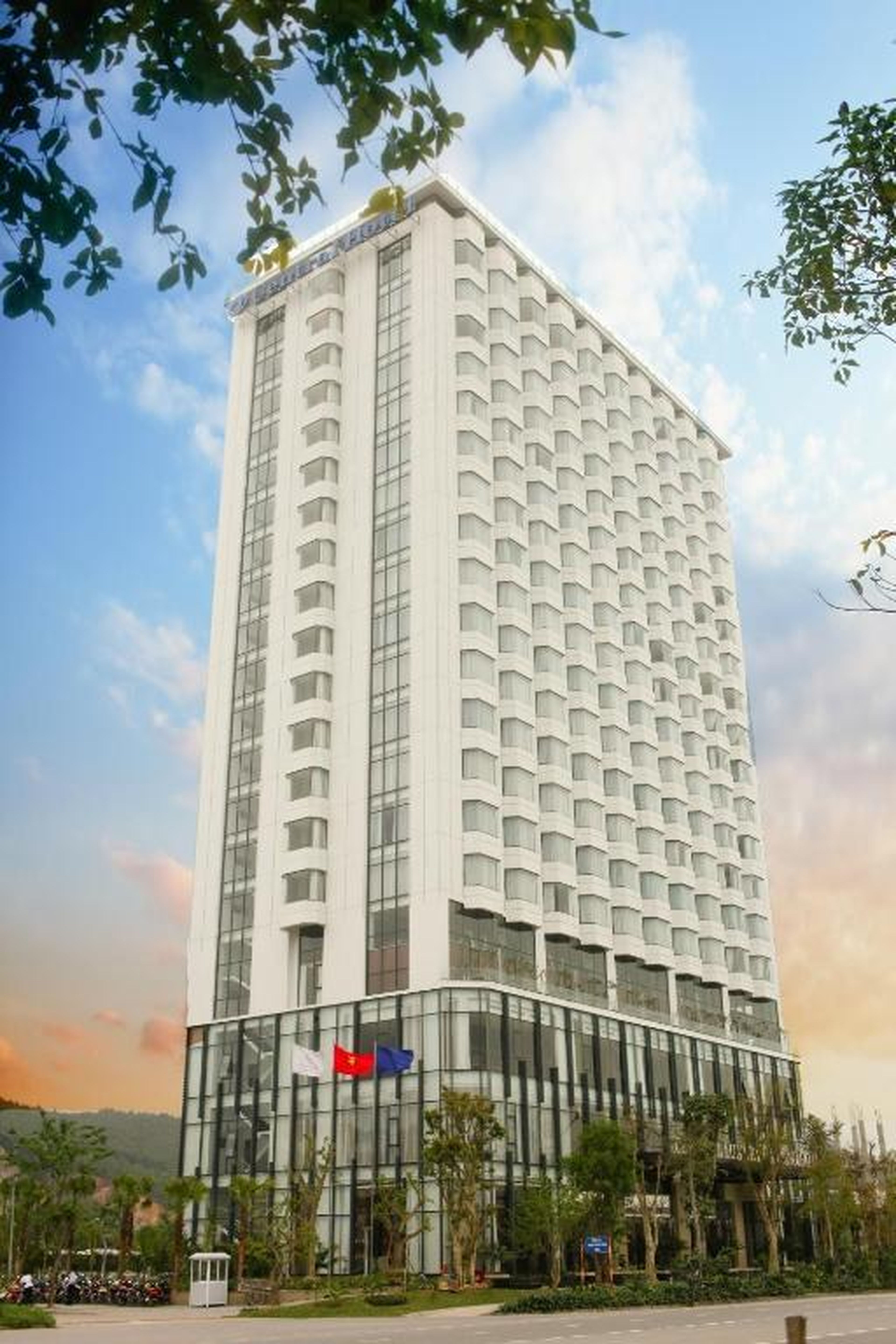 Central Luxury Hạ Long Hotel - Hình 1