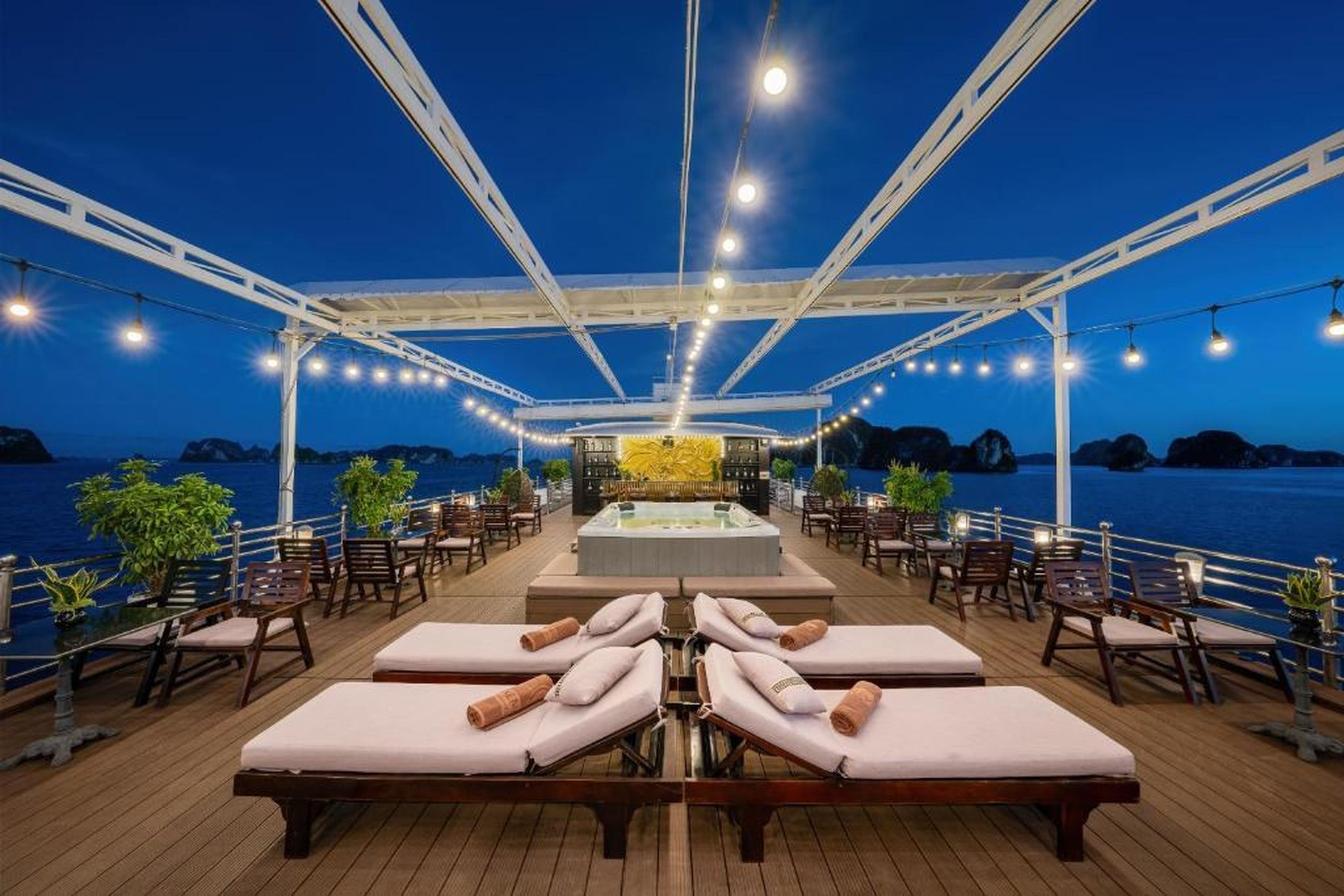 Athena Royal Cruise - Luxury in Halong Bay - Hình 2