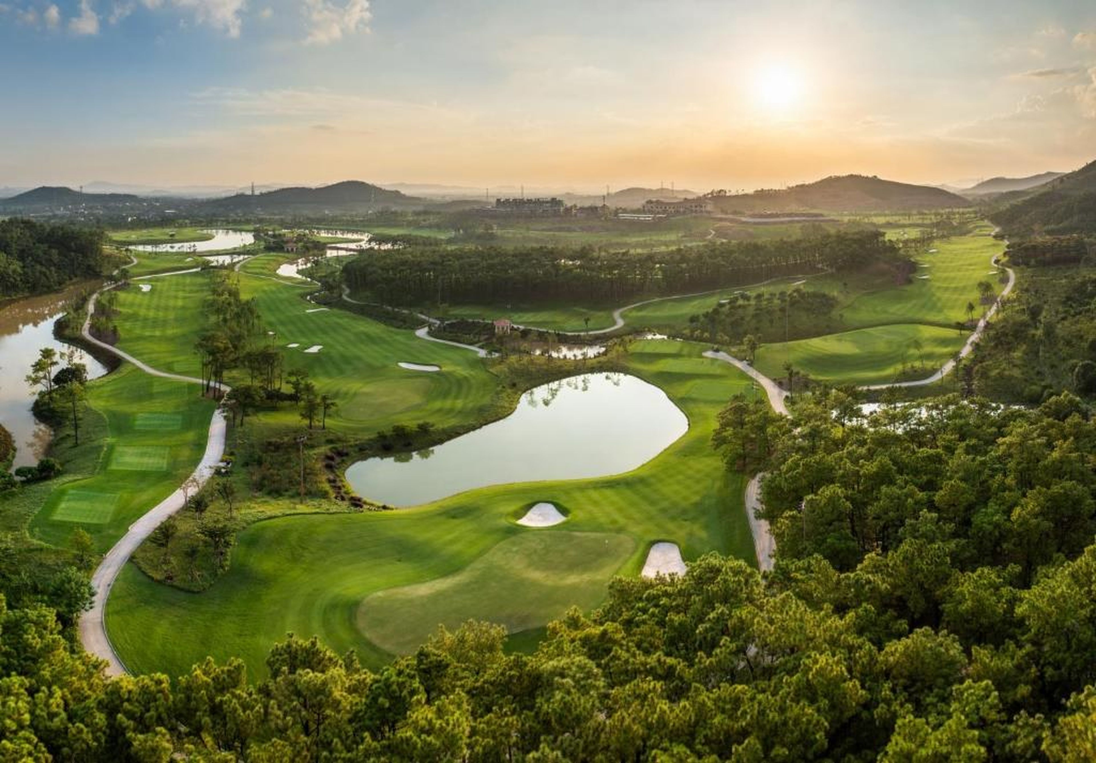 Silk Path Dong Trieu Golf Course & Villas - Hình 5
