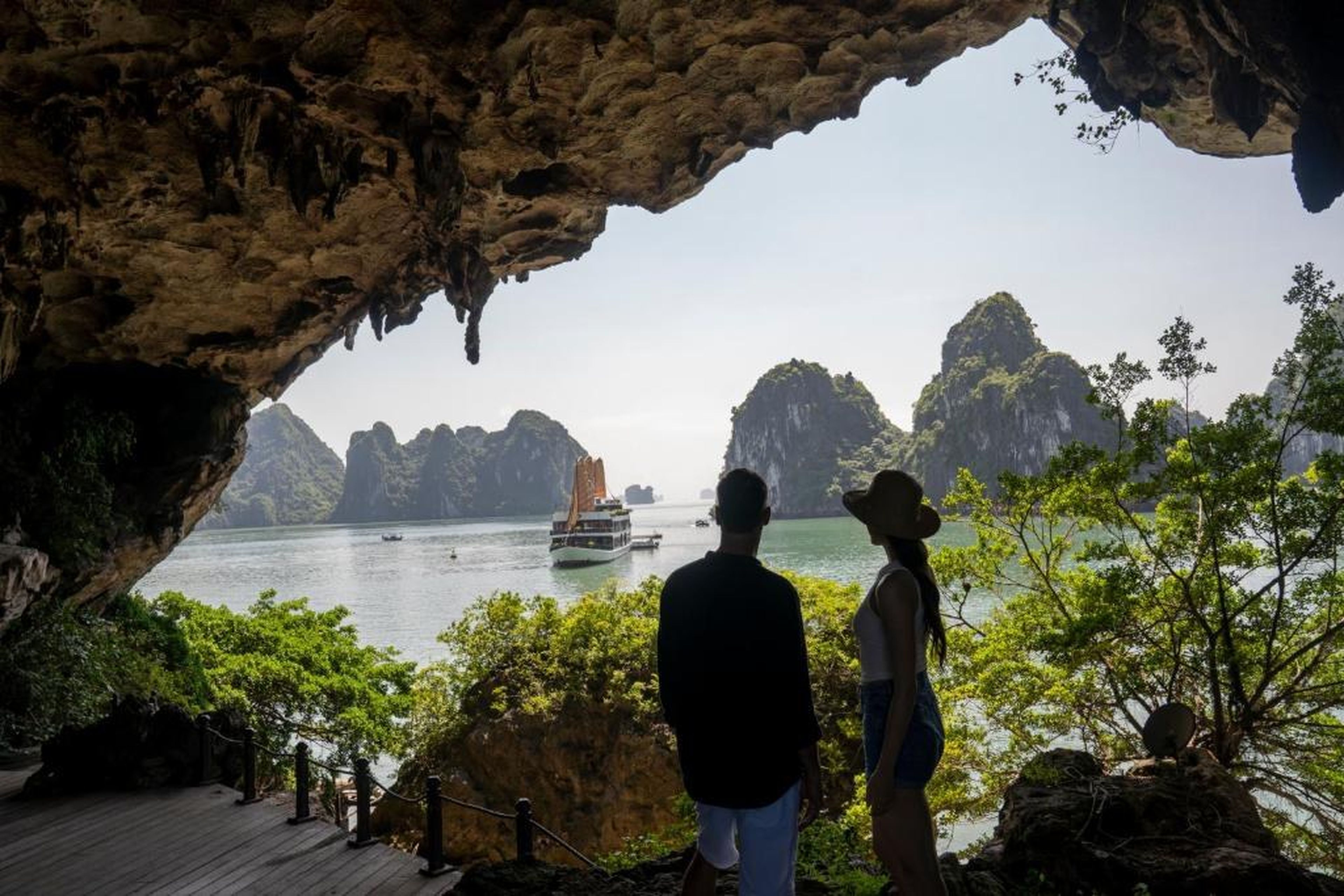Emperor Cruises Legacy Ha Long - Hình 17