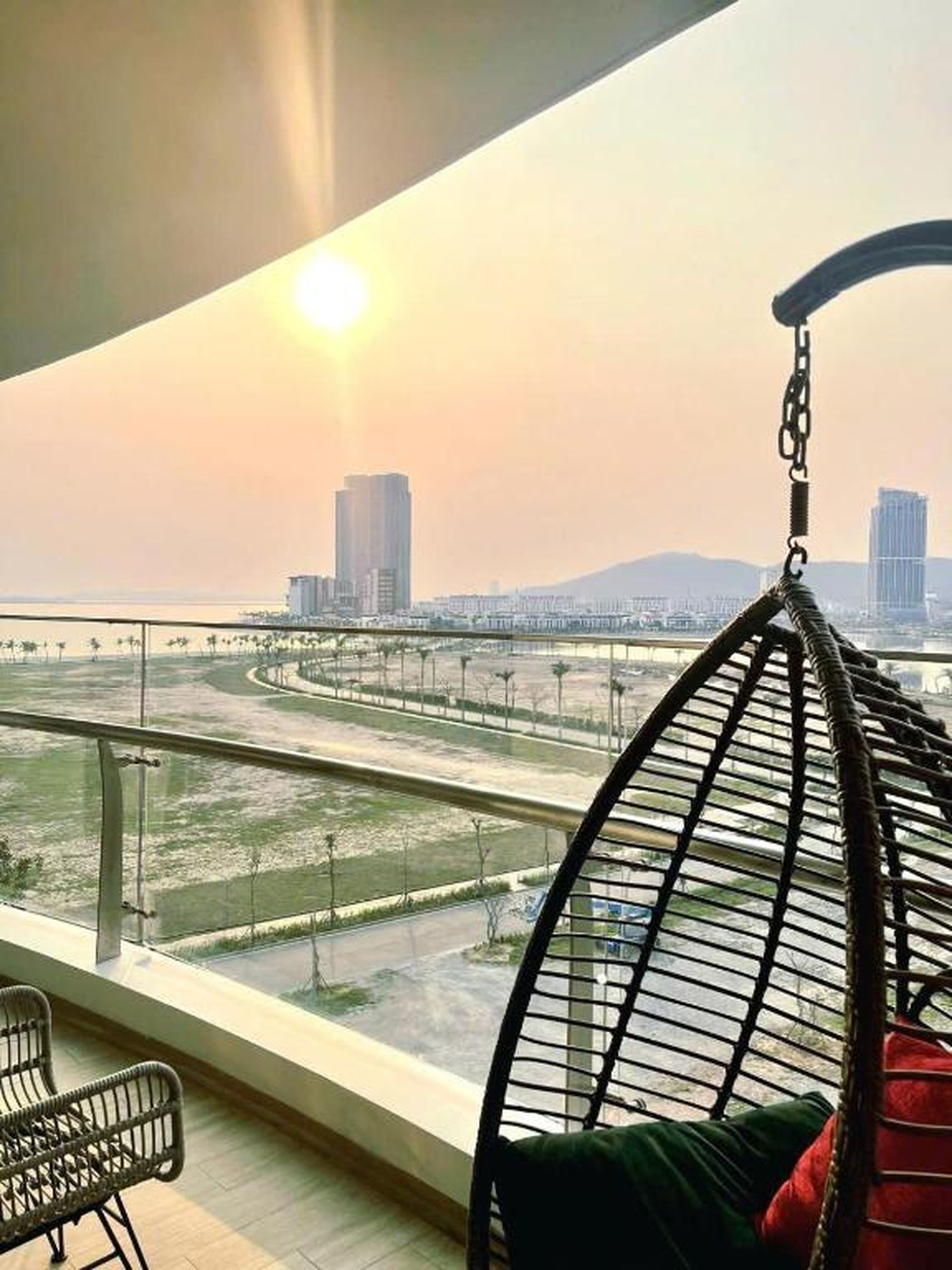 Sweet Home - Homestay apartment system at Citadines Marina Ha Long building - Hình 32
