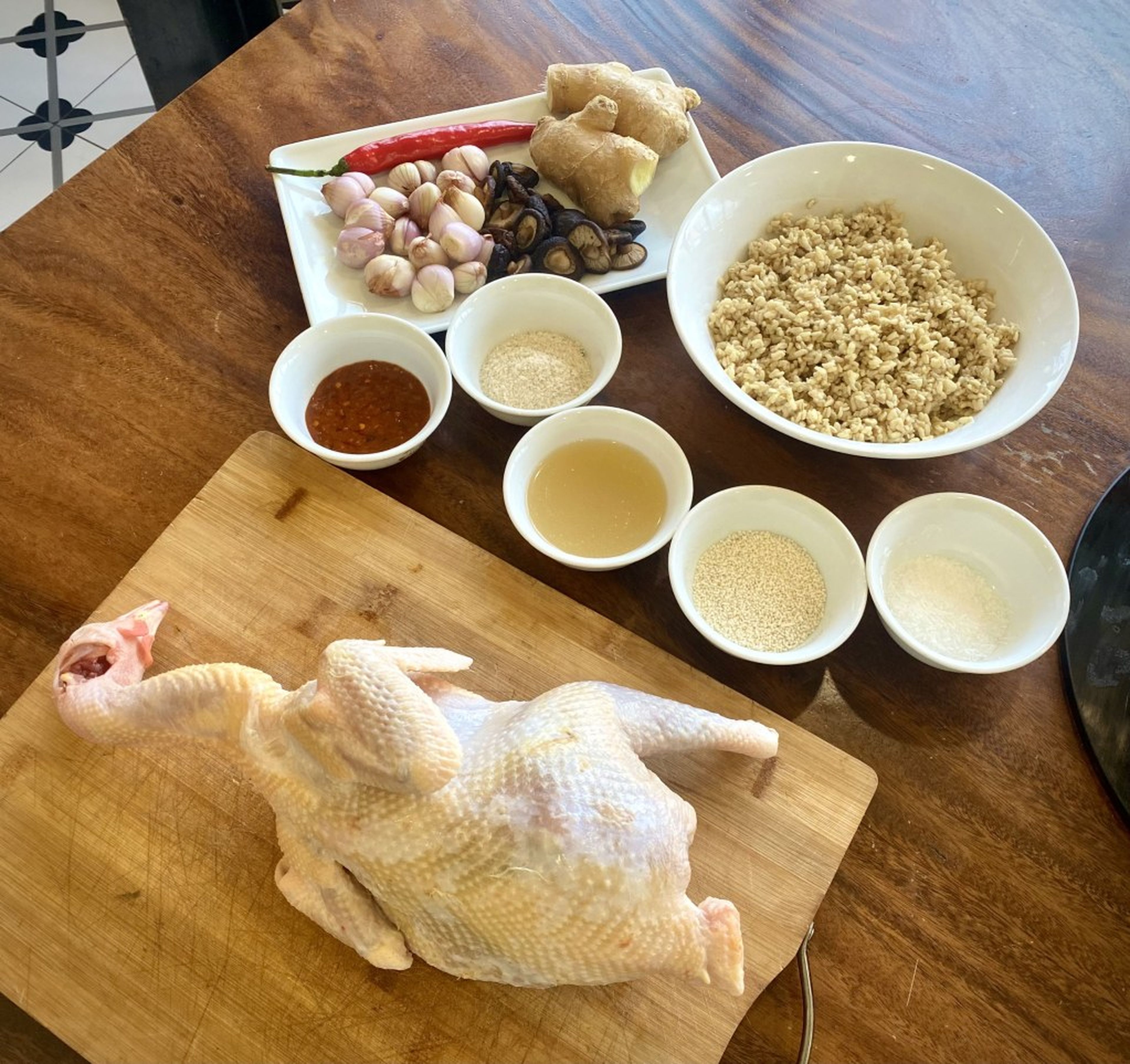 Về Quảng Ninh thưởng thức lẩu gà Tiên Yên nấu bỗng rượu ngon mà bổ - Hình 6
