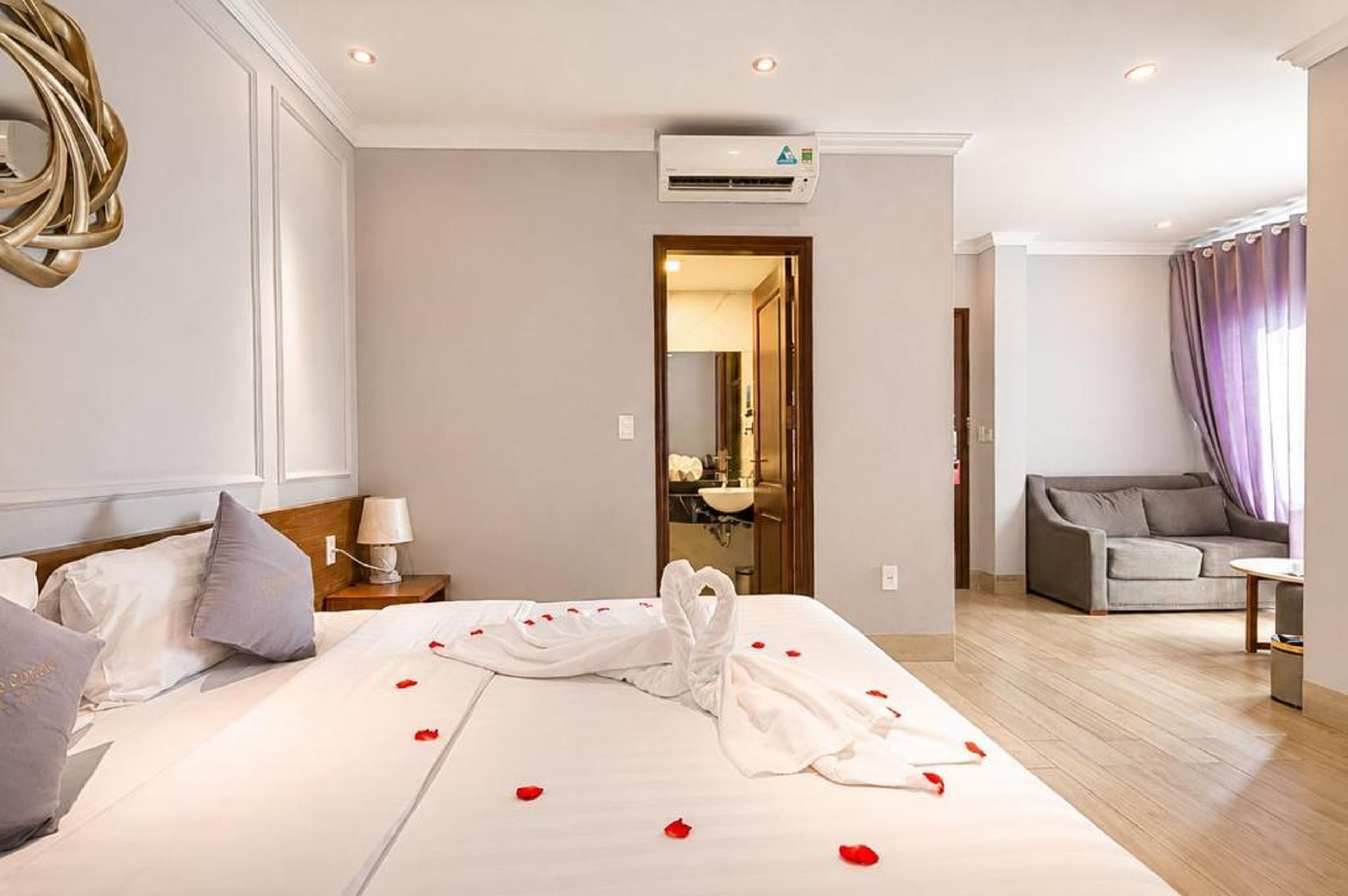 The Confetti Hotel Ha Long - Hình 5