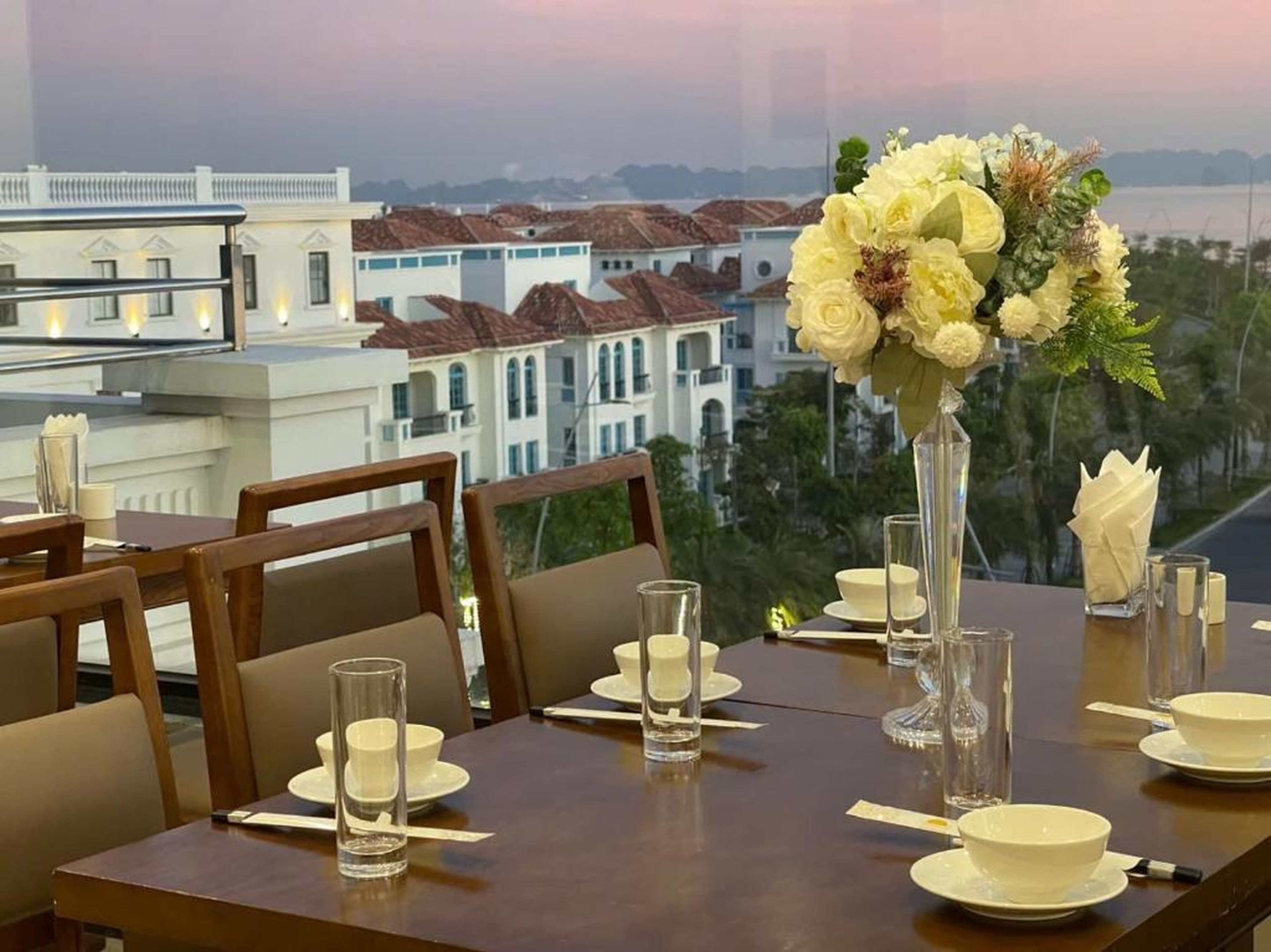 The One Ha Long Hotel - Hình 33