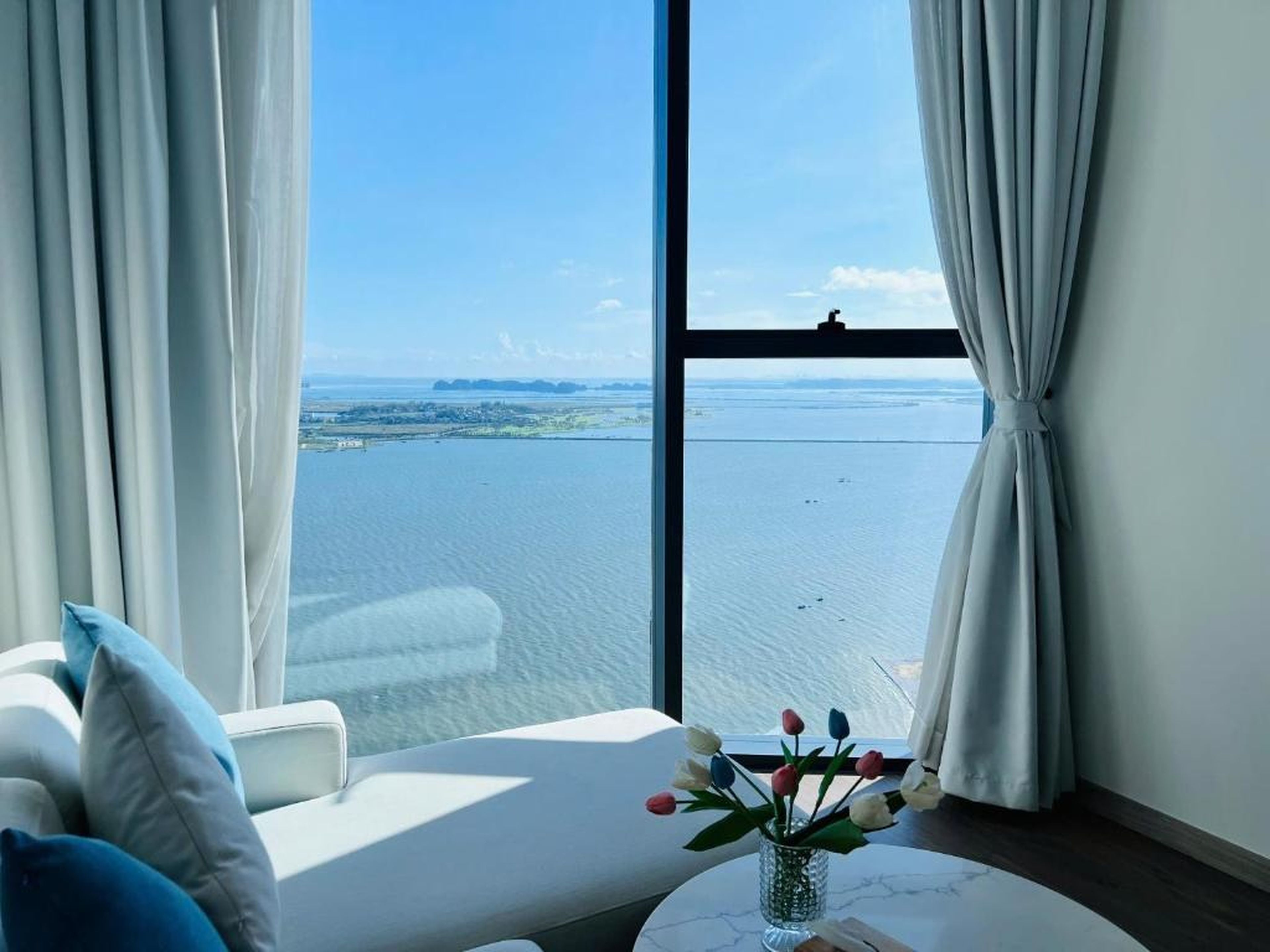 A La Carte Ha Long Apartments by Kevin & Anna - Hình 30