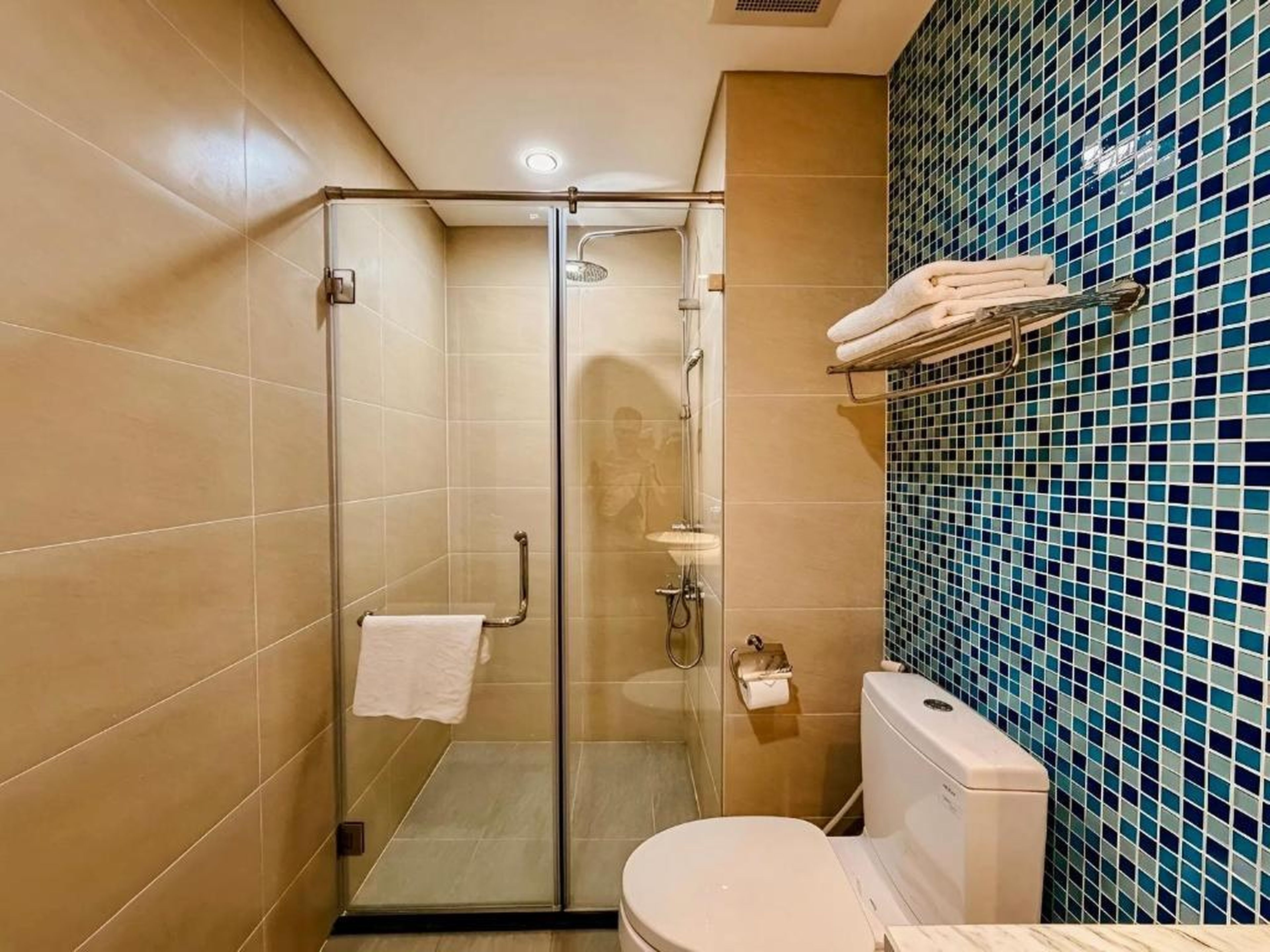 Spacious 2BR Apartment in Hon Gai Center, Ha Long - Hình 19