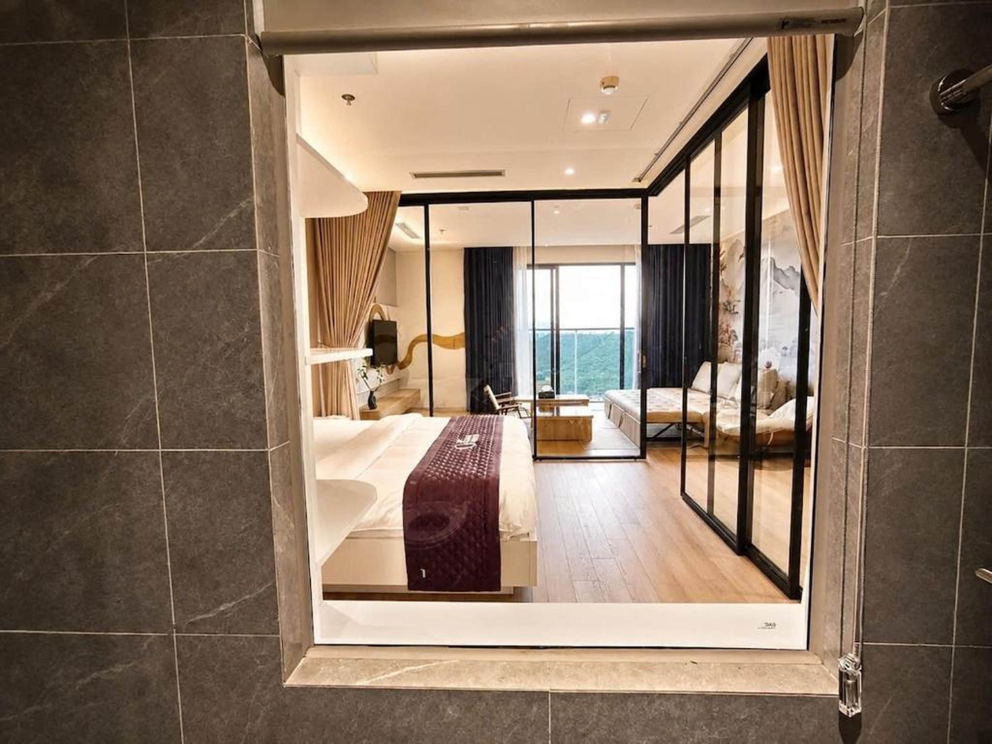 High-rise apartment with ocean view at The Holiday Ha Long - Hình 22