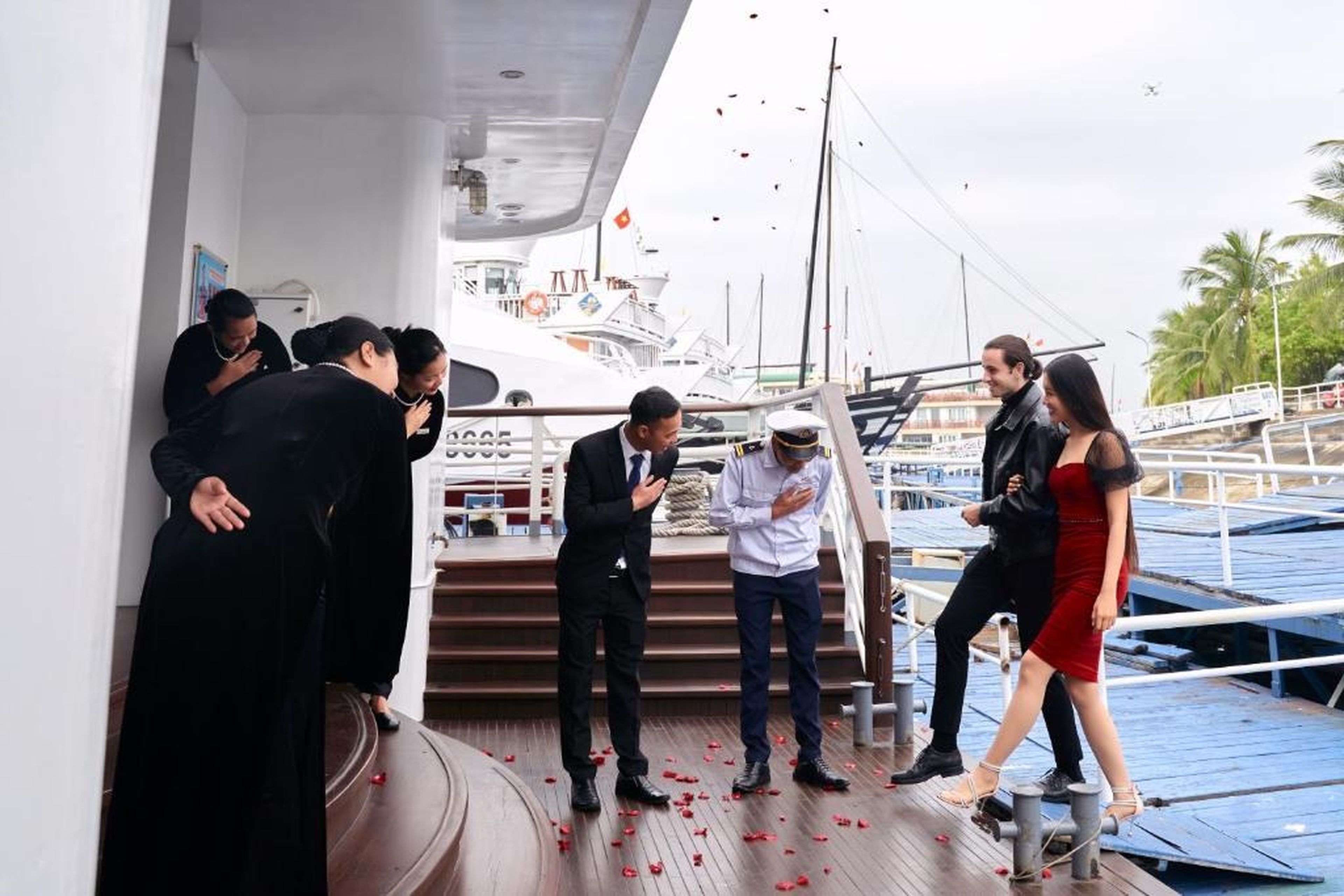 Paradise Elegance Cruise Halong - Hình 48