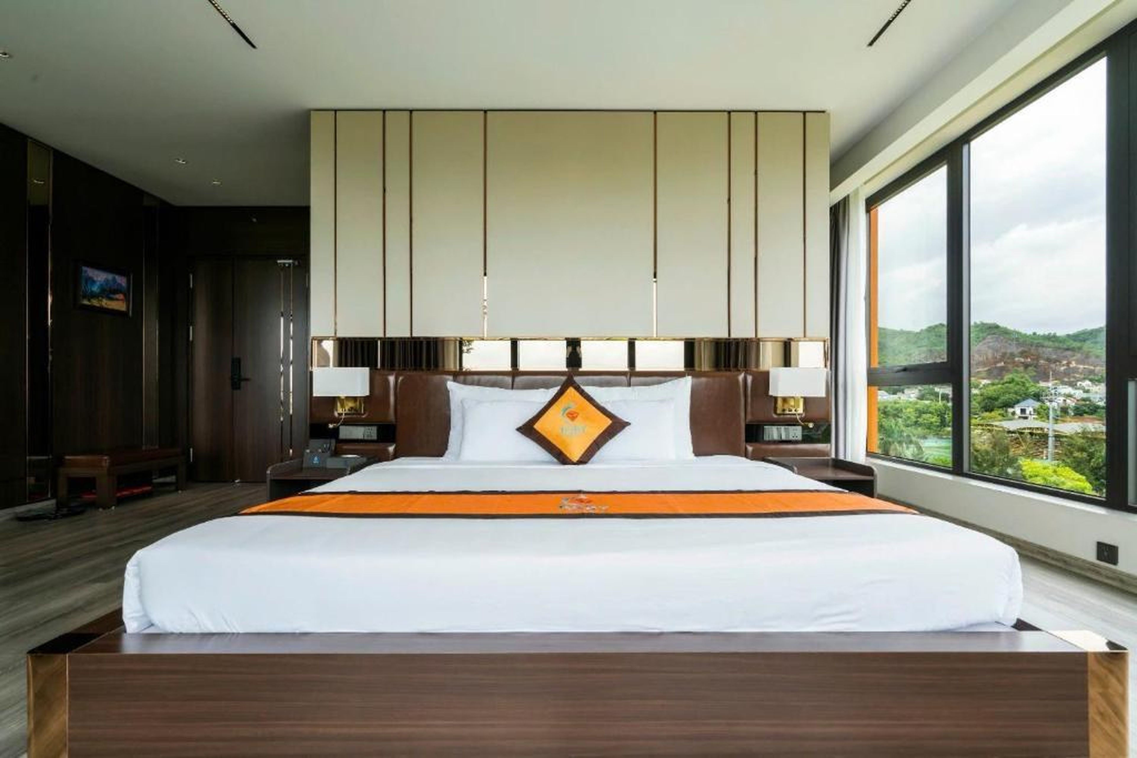 Ruby Hotel Van Don - Hình 15