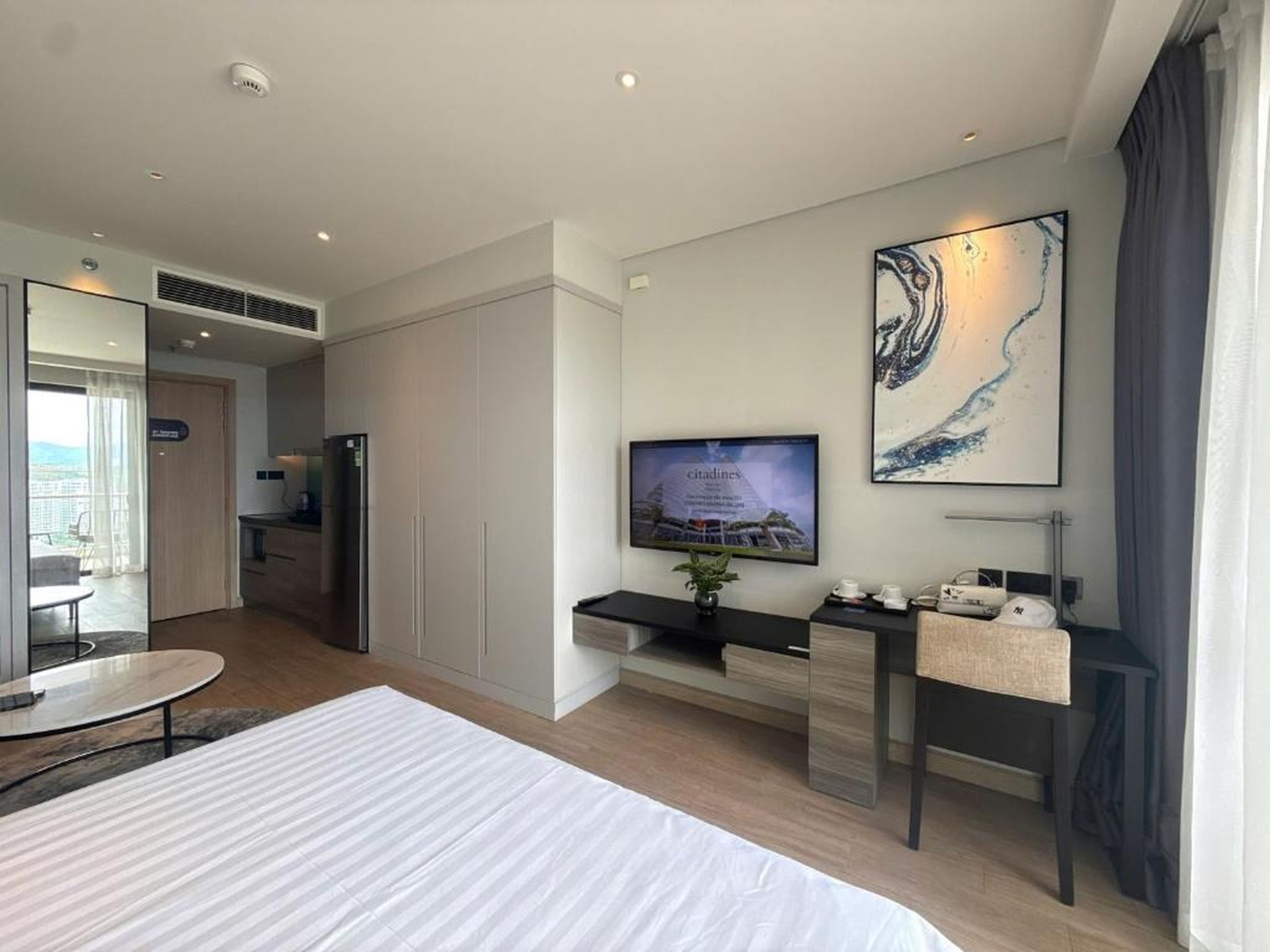 Studio in Citadines Marina Ha Long - Hình 7