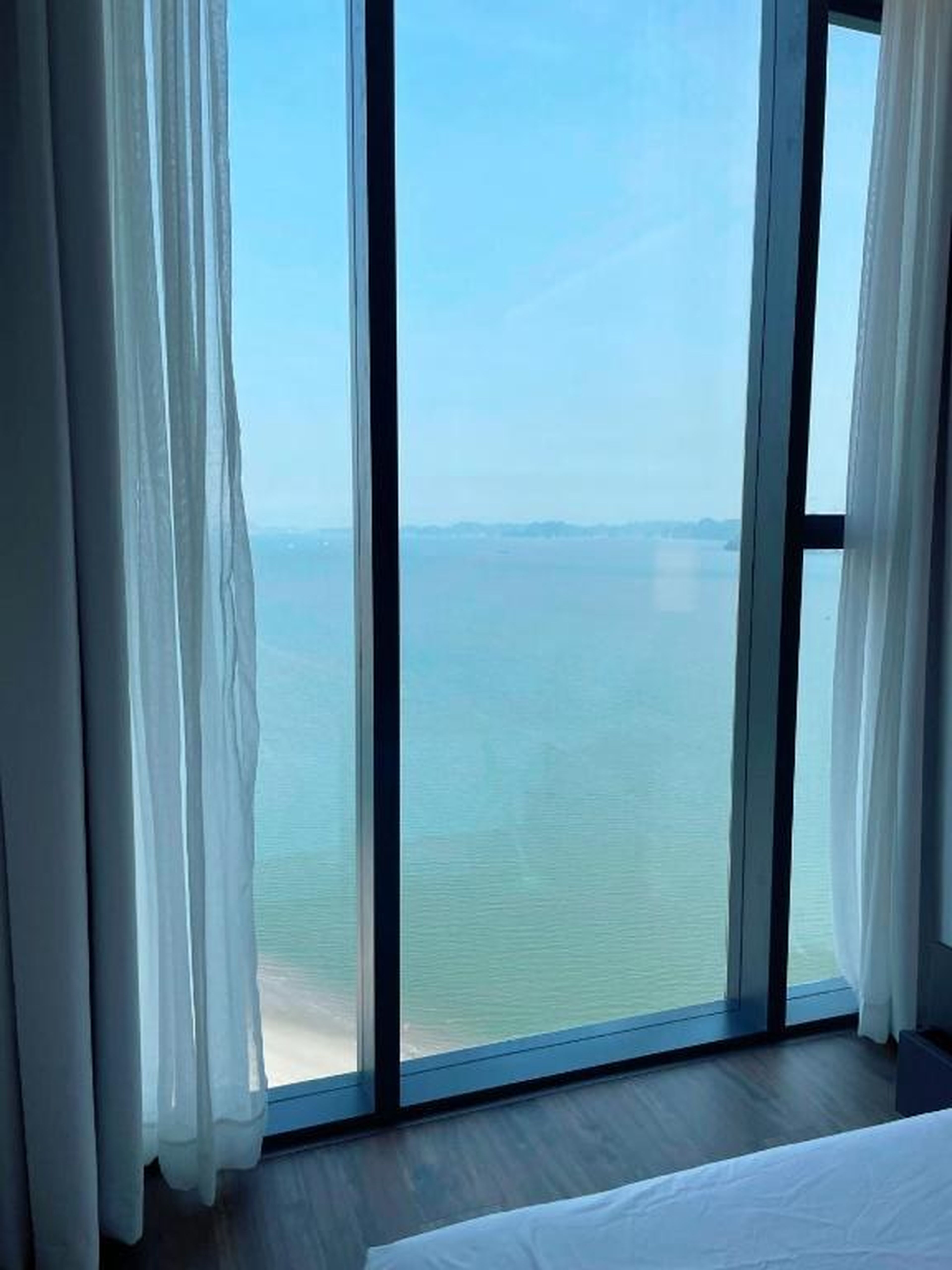 A La Carte Ha Long Oceanview Panoramic 2BR2WC 75m2 Suite with balcony - Hình 17
