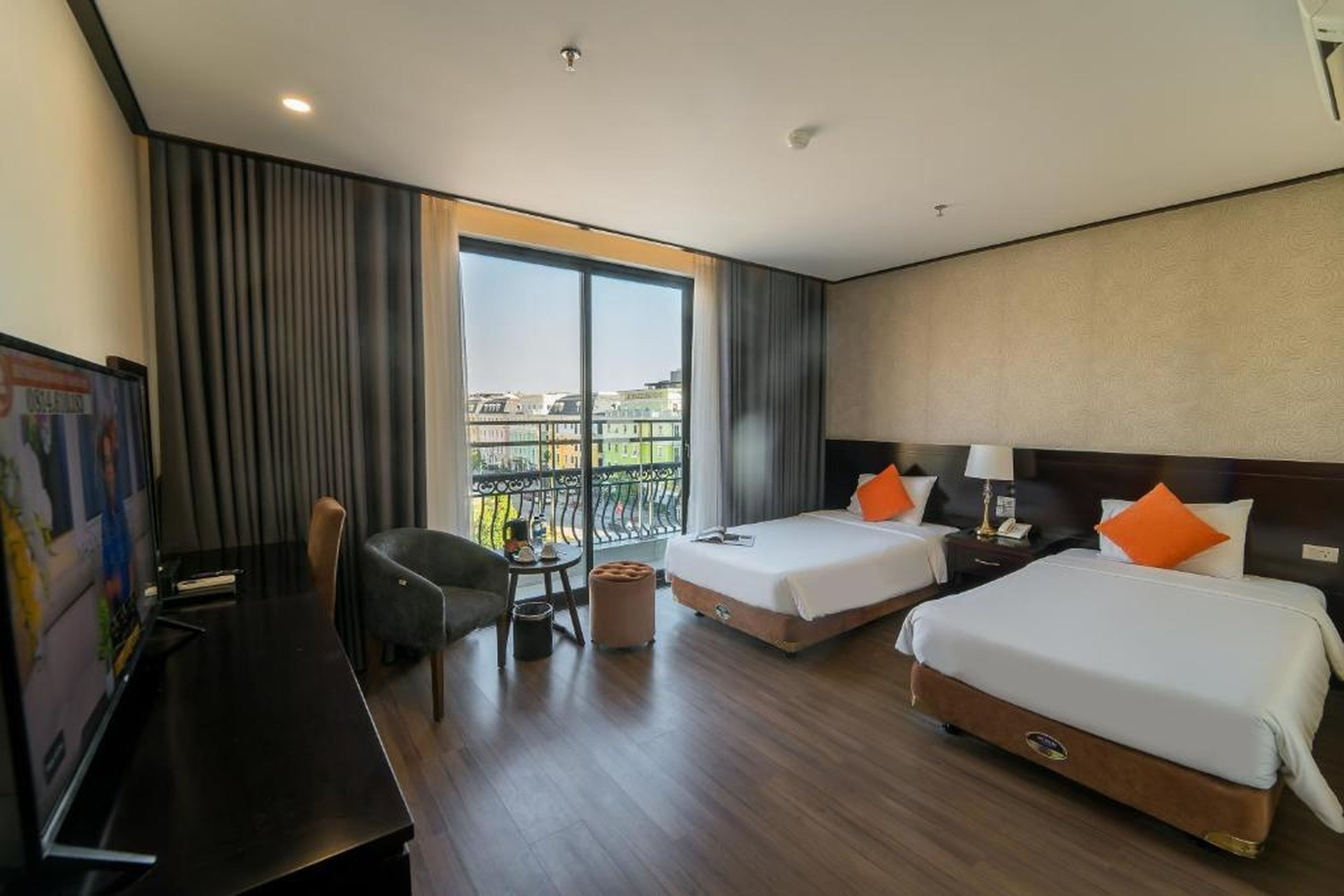 The One Ha Long Hotel - Hình 2