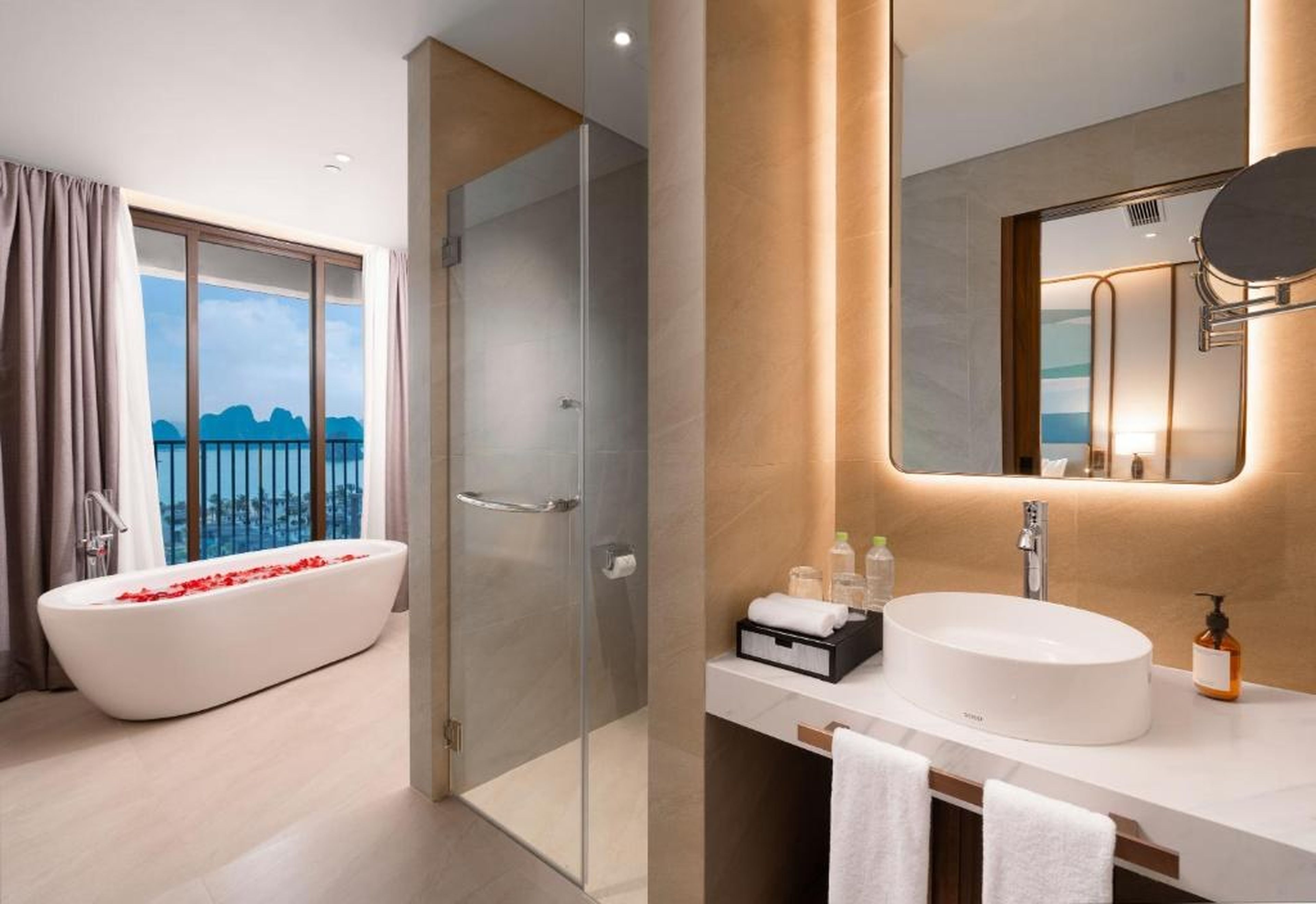 Wyndham Garden Sonasea Van Don - Hình 2