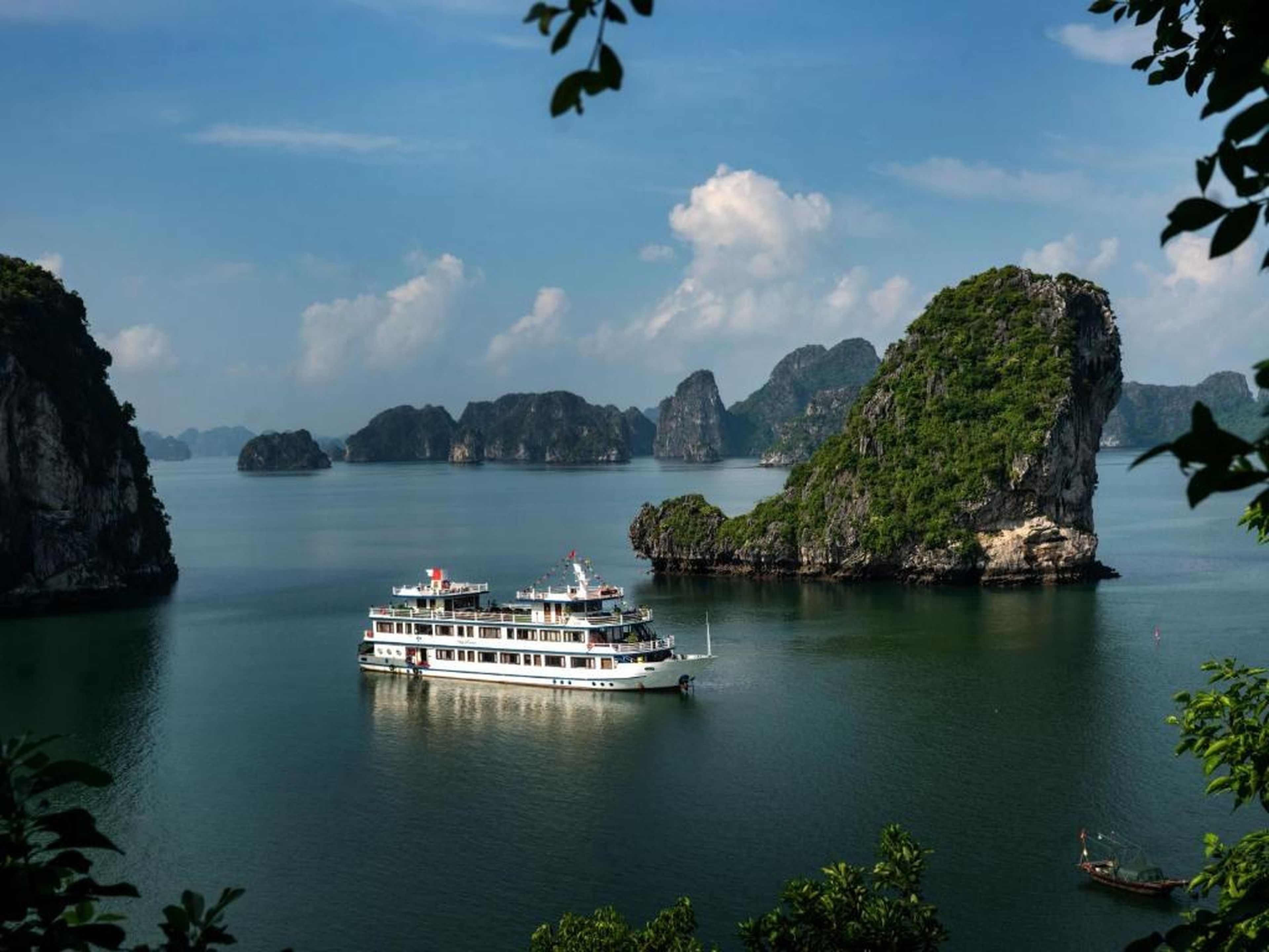 Swan Cruises Halong - Off-the-Beaten-Path Route - Hình 20