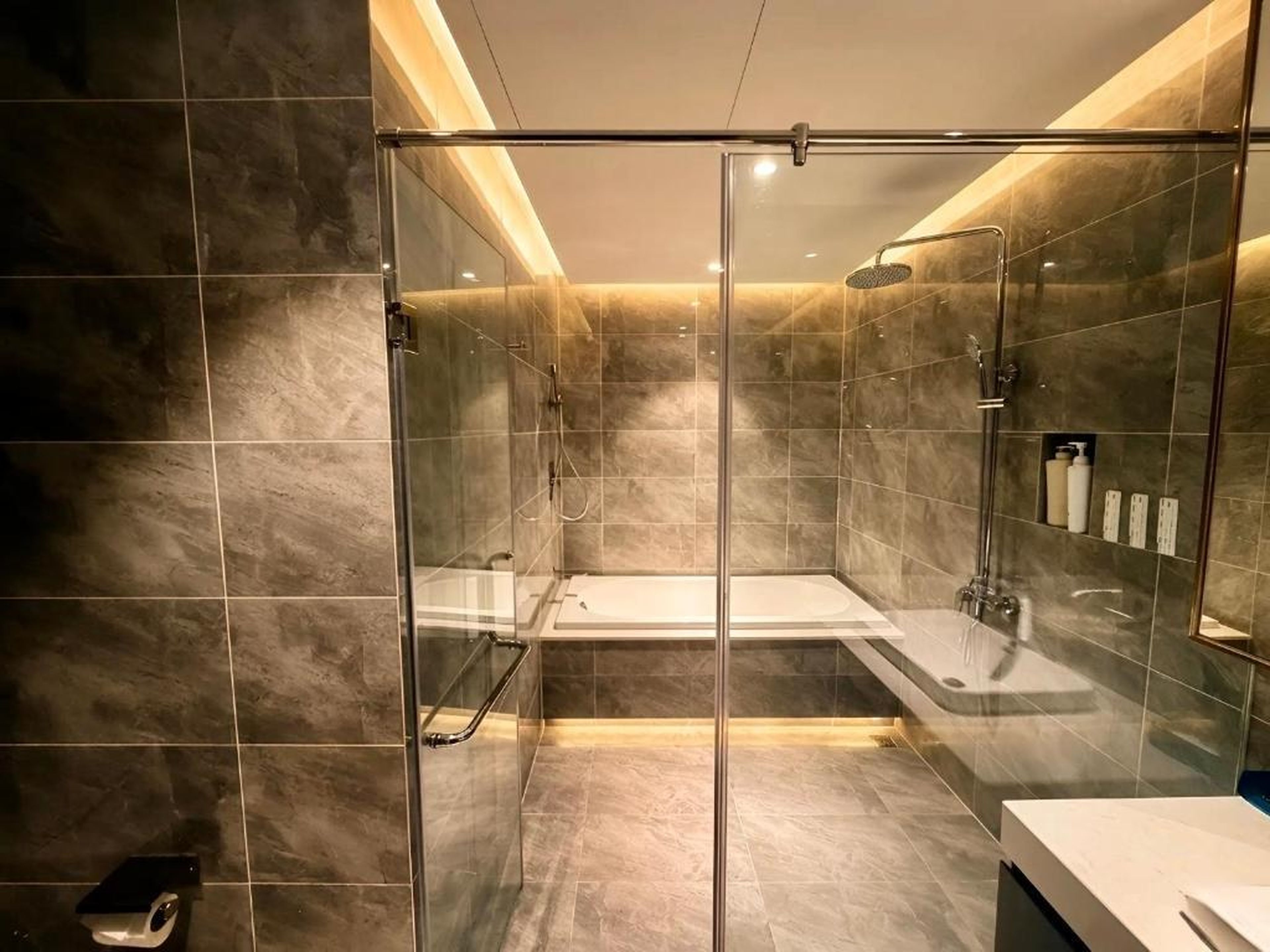 Studio, 2BR Ocean View Apartment - The Sapphire Ha Long - Hình 47