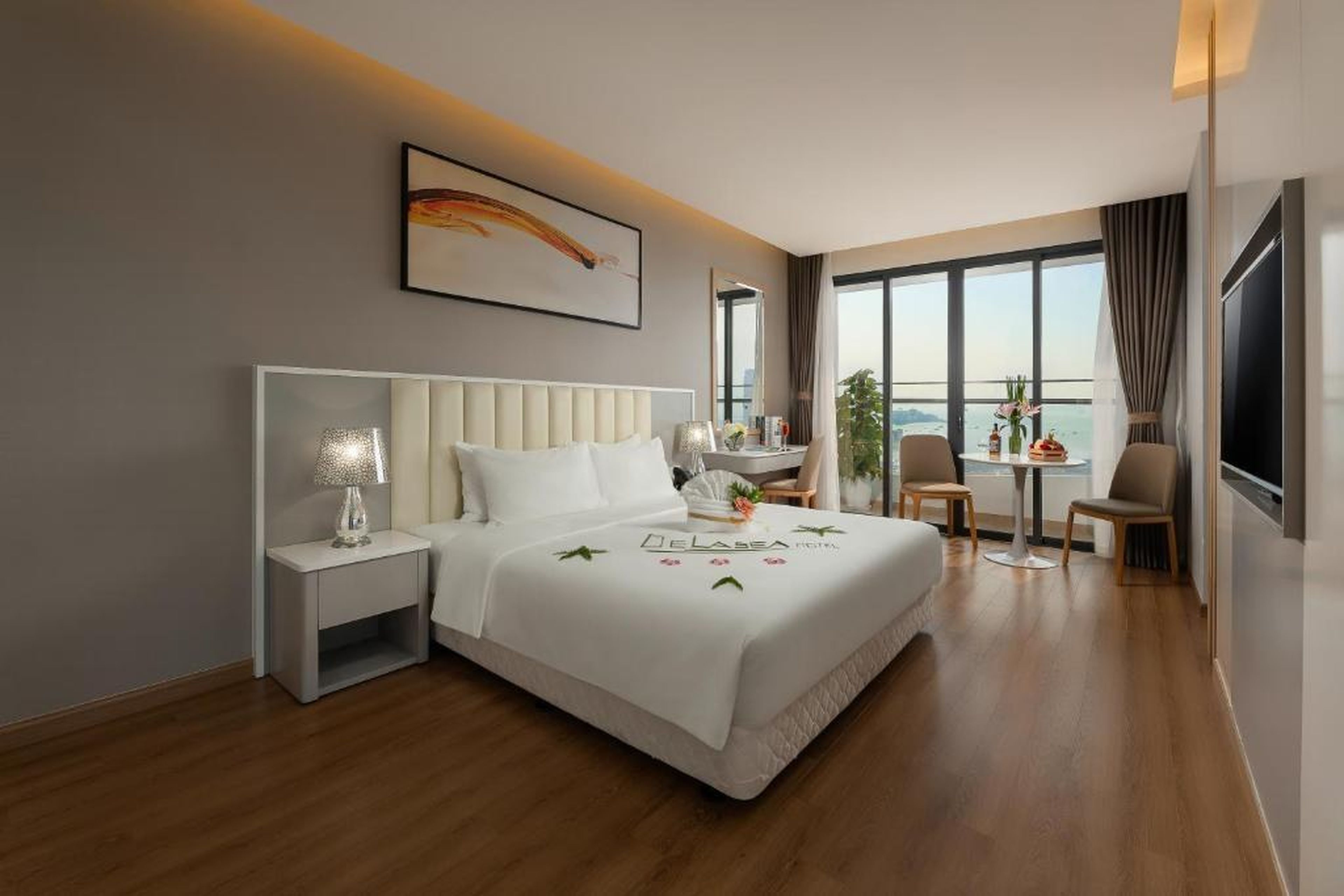 DeLaSea Ha Long Hotel - Modern Bayview Escape - Hình 39