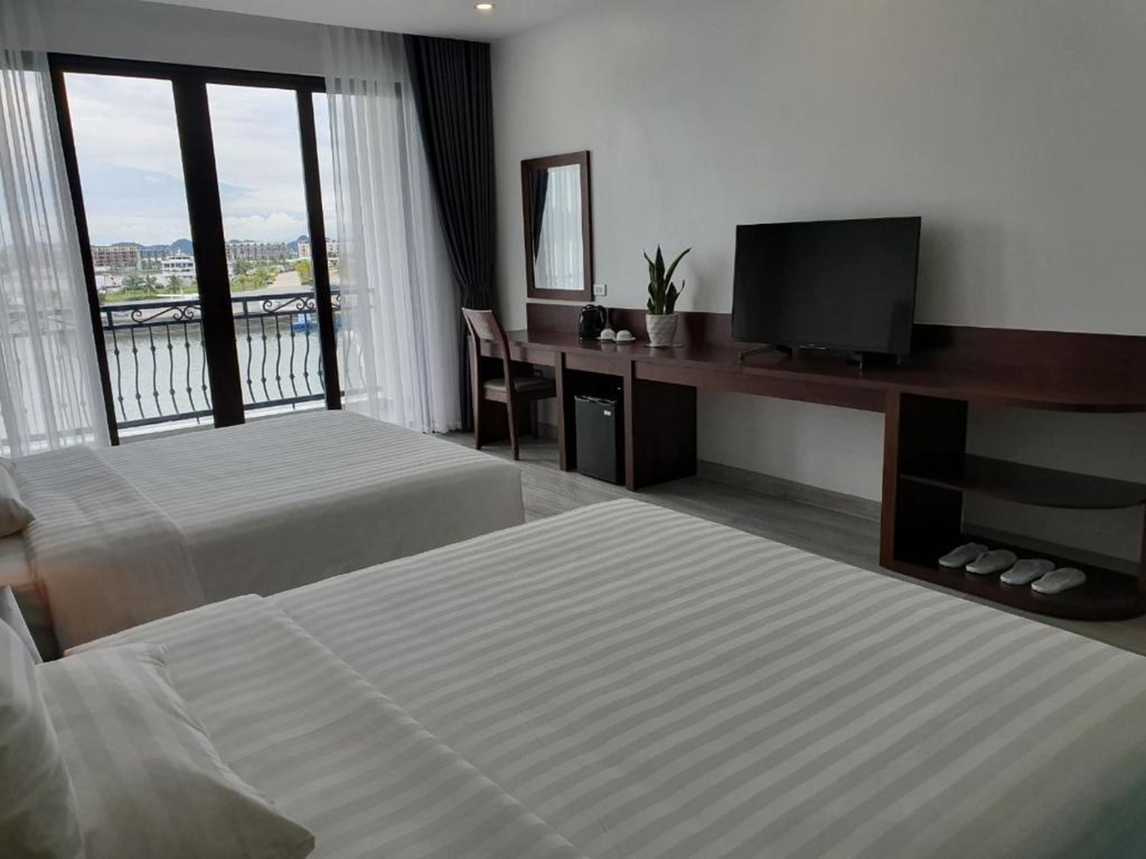 Ha Long Bay TC Hotel - Hình 23