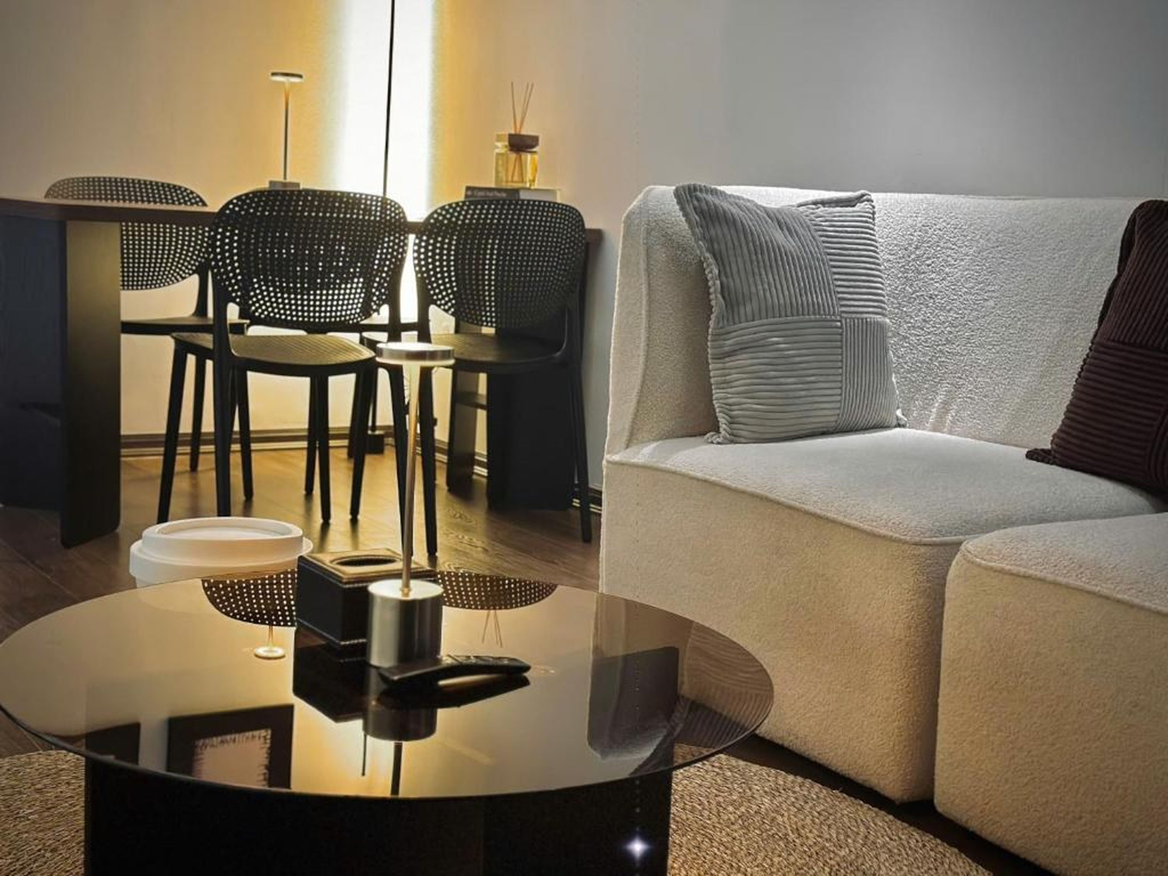 Apartment on 20th & 31st floor, Bai Chay Bridge & Ha Long Bay view - Hình 47