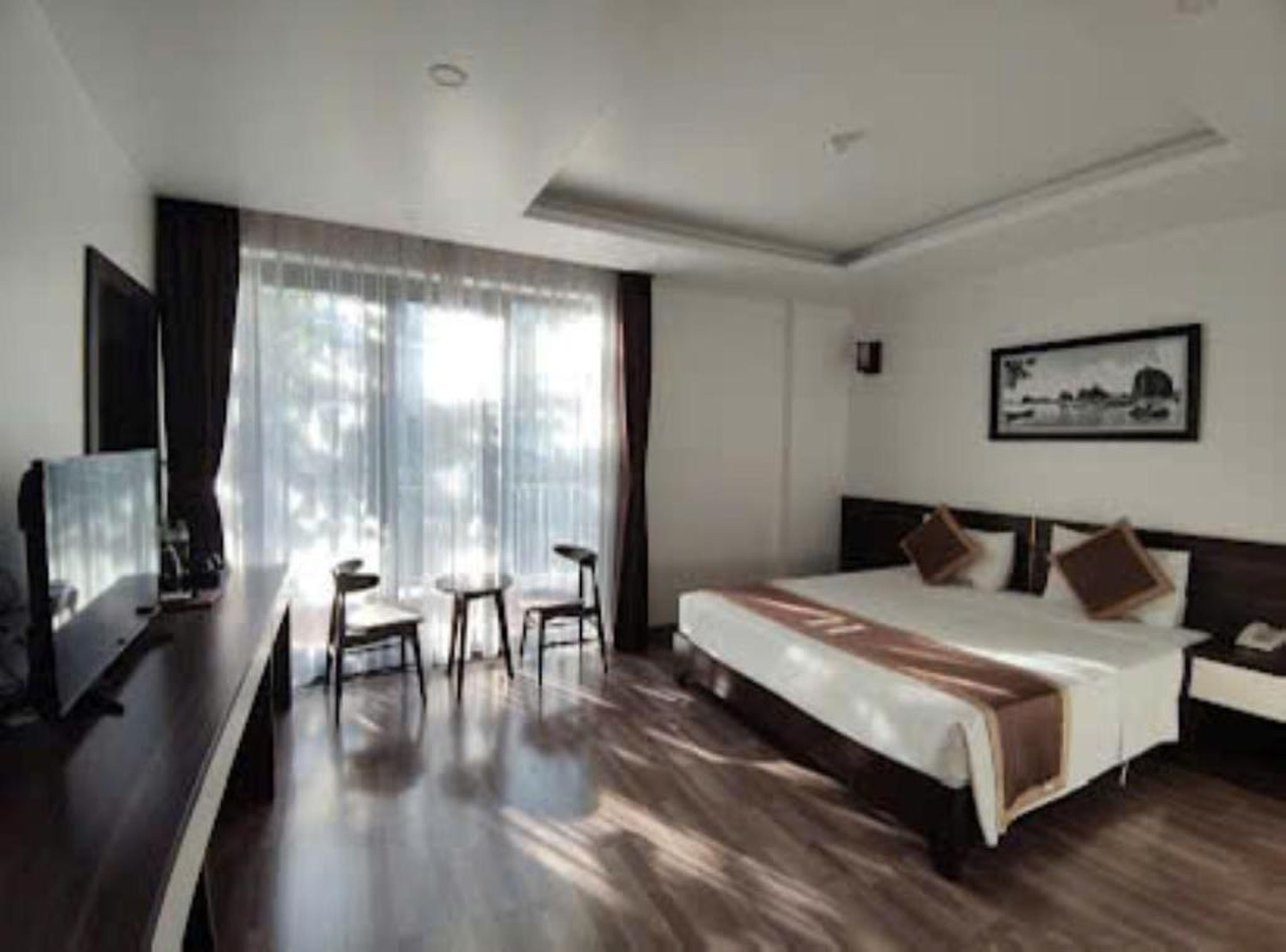 Helen Halong Hotel - Hình 1