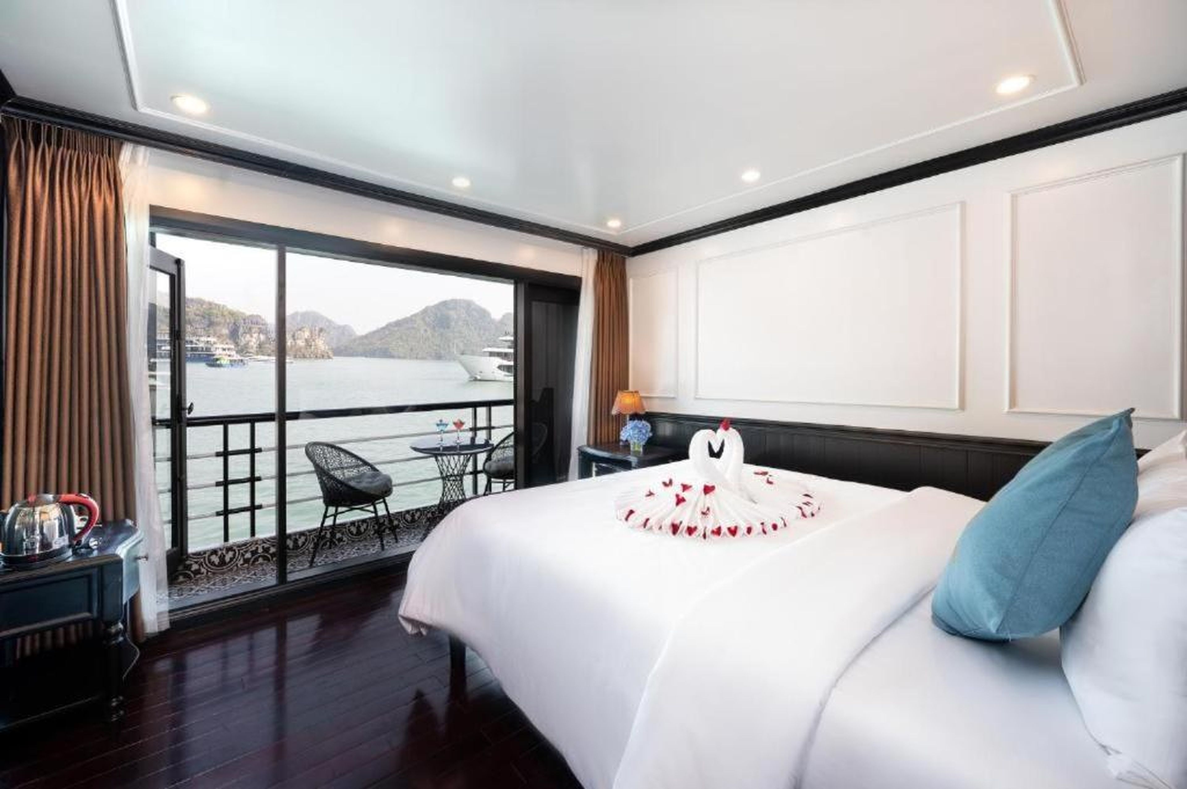 Cruise Lan Ha Bay 2 Day 1 Night pick-up from Hanoi - Hình 10
