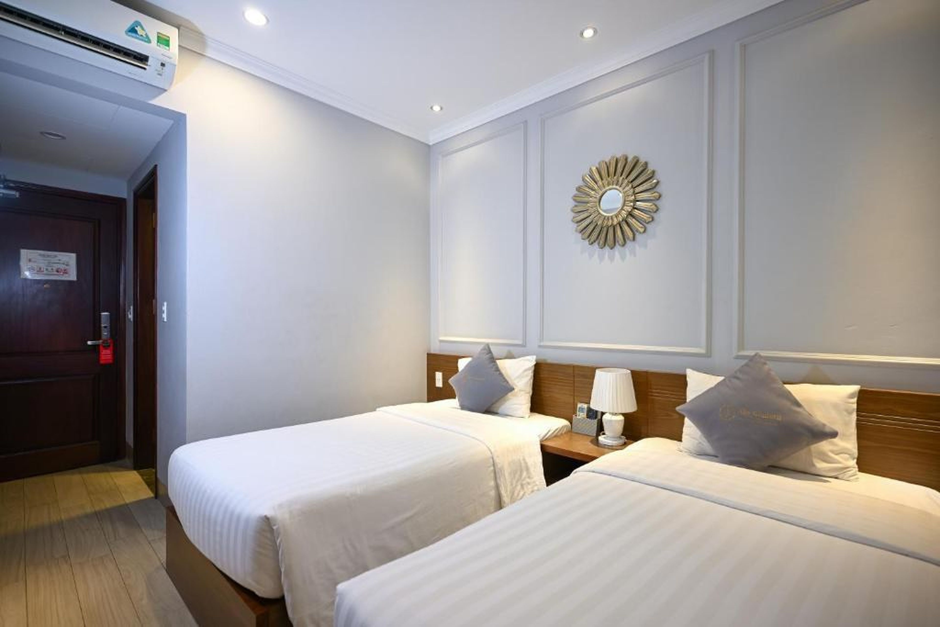 The Confetti Hotel Ha Long - Hình 47