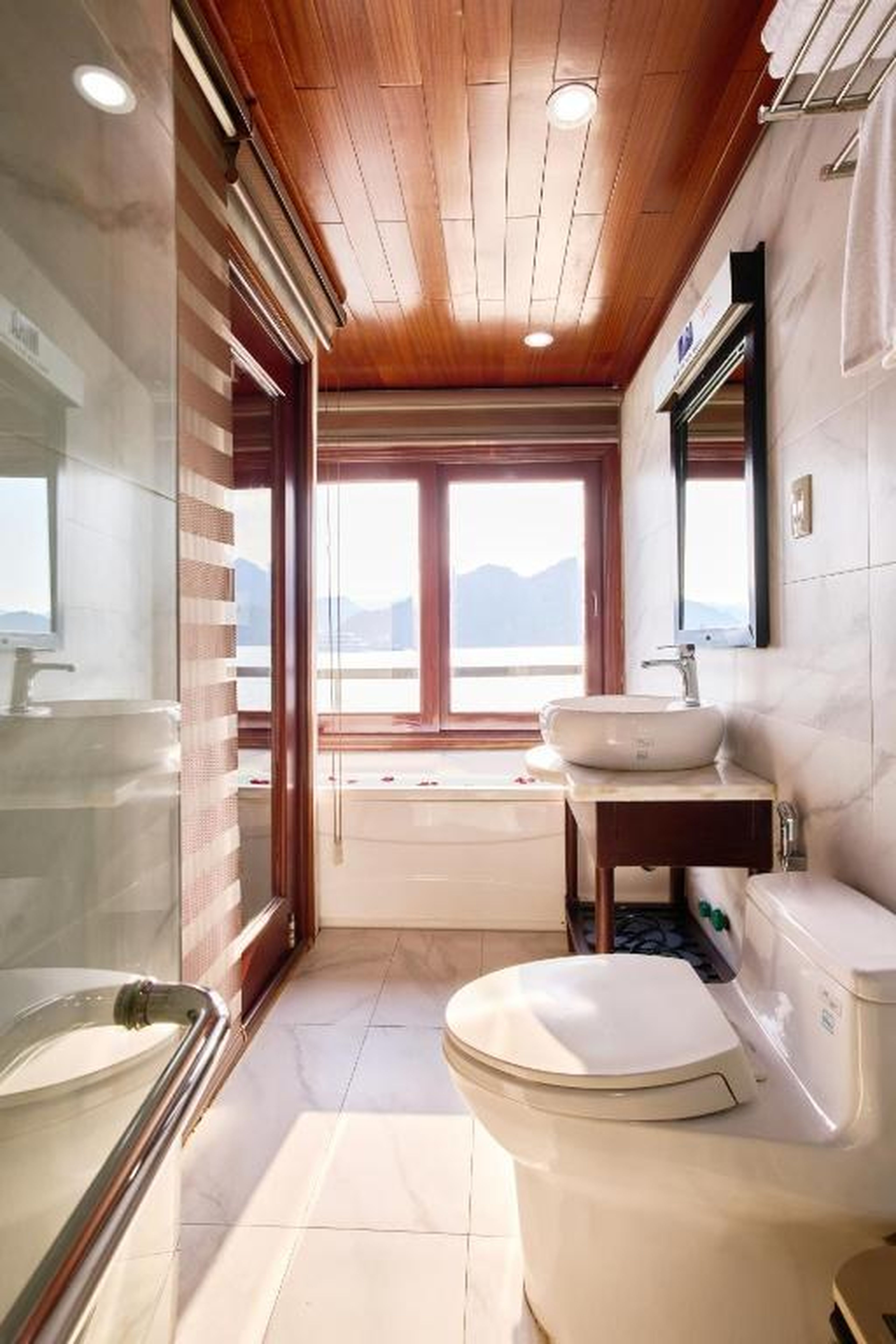 Aqua Elegance Cruise - Halong Bay by AHG - Hình 21