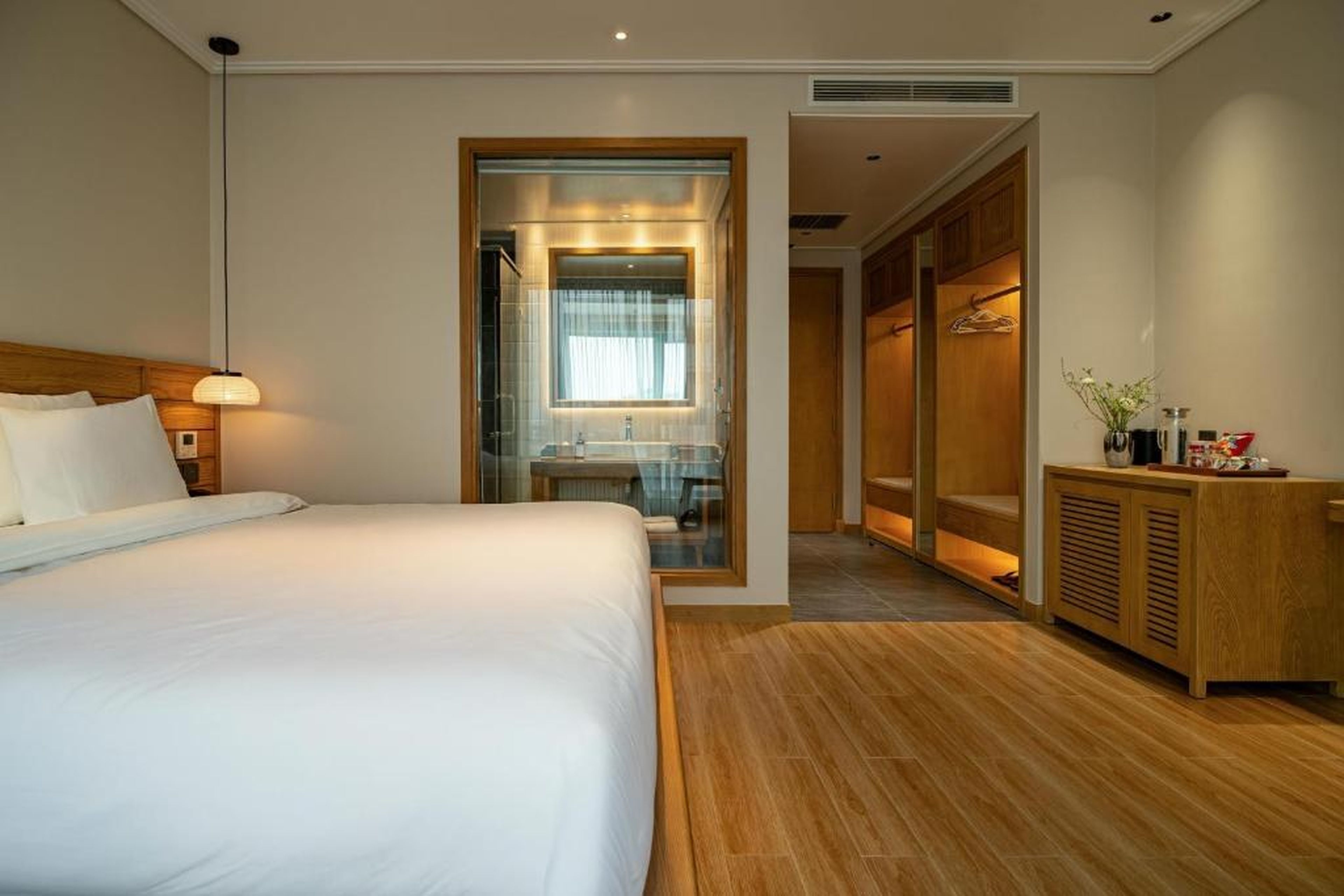 Nam Dat Hotel by D'Lecia Ha Long - Hình 2