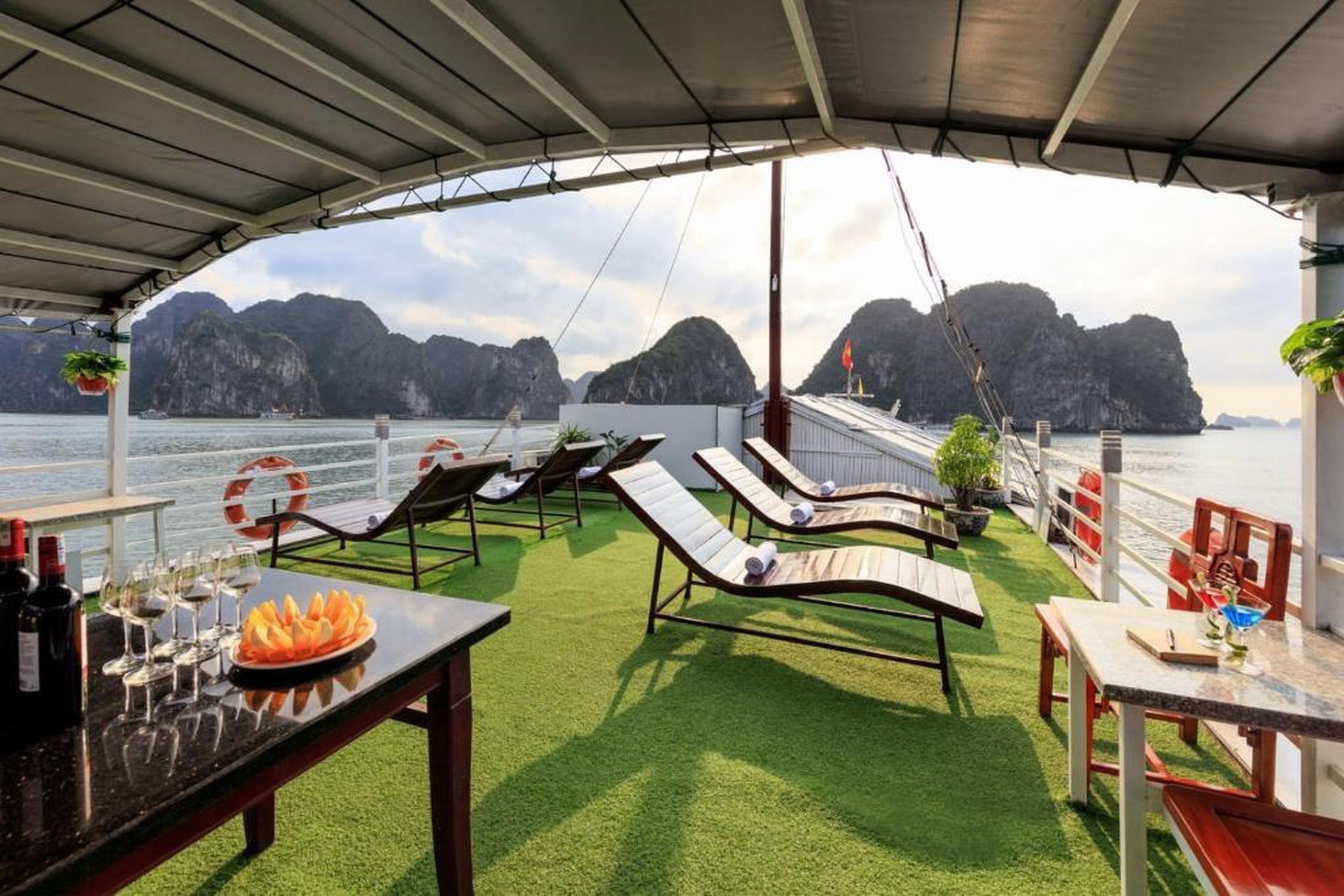 Cozy Bay Classic Cruise - Hình 3