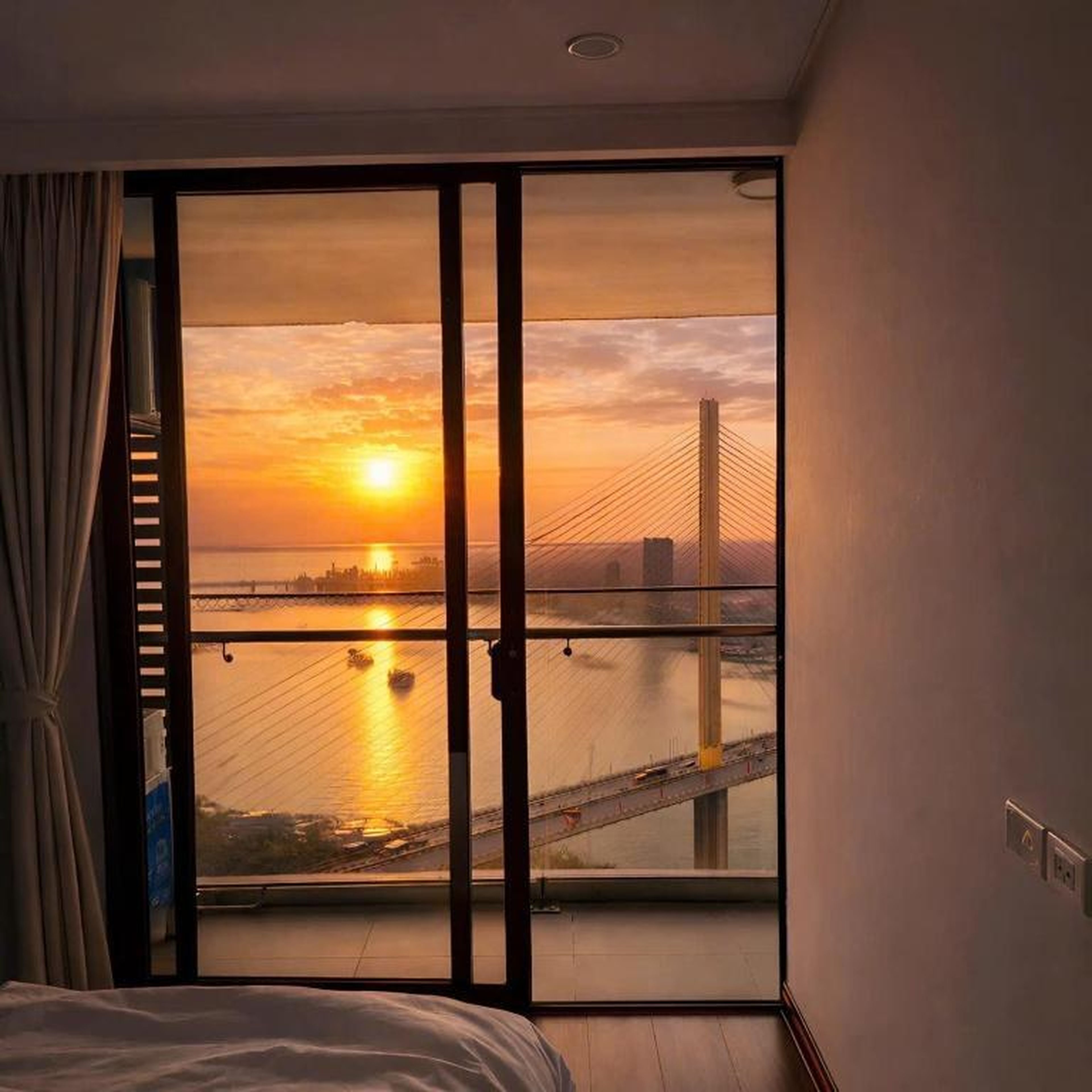 Family - Friendly 2BR Sea View Apartment - Green Diamond Ha Long - Hình 6