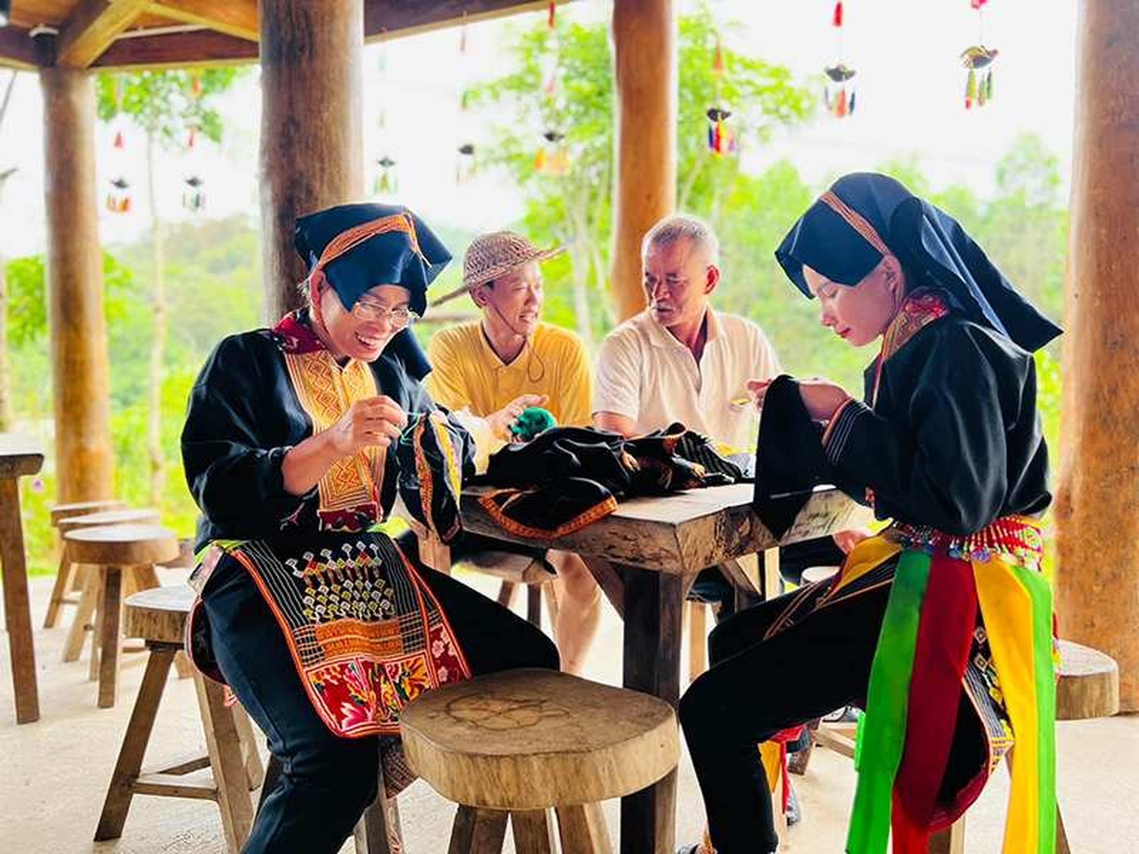 Đến Kỳ Thượng để chiêm ngắm cảnh sắc yên bình của làng người Dao - Hình 10